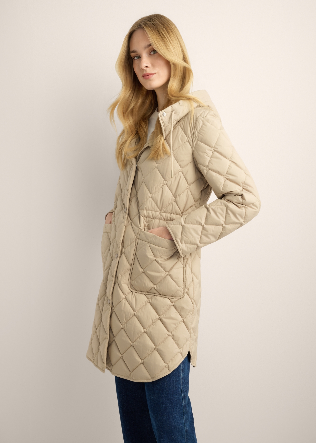 Beige women's transitional jacket KURDT-0666-1J(Z26). Front view of the product on a model. Half of the silhouette is visible.