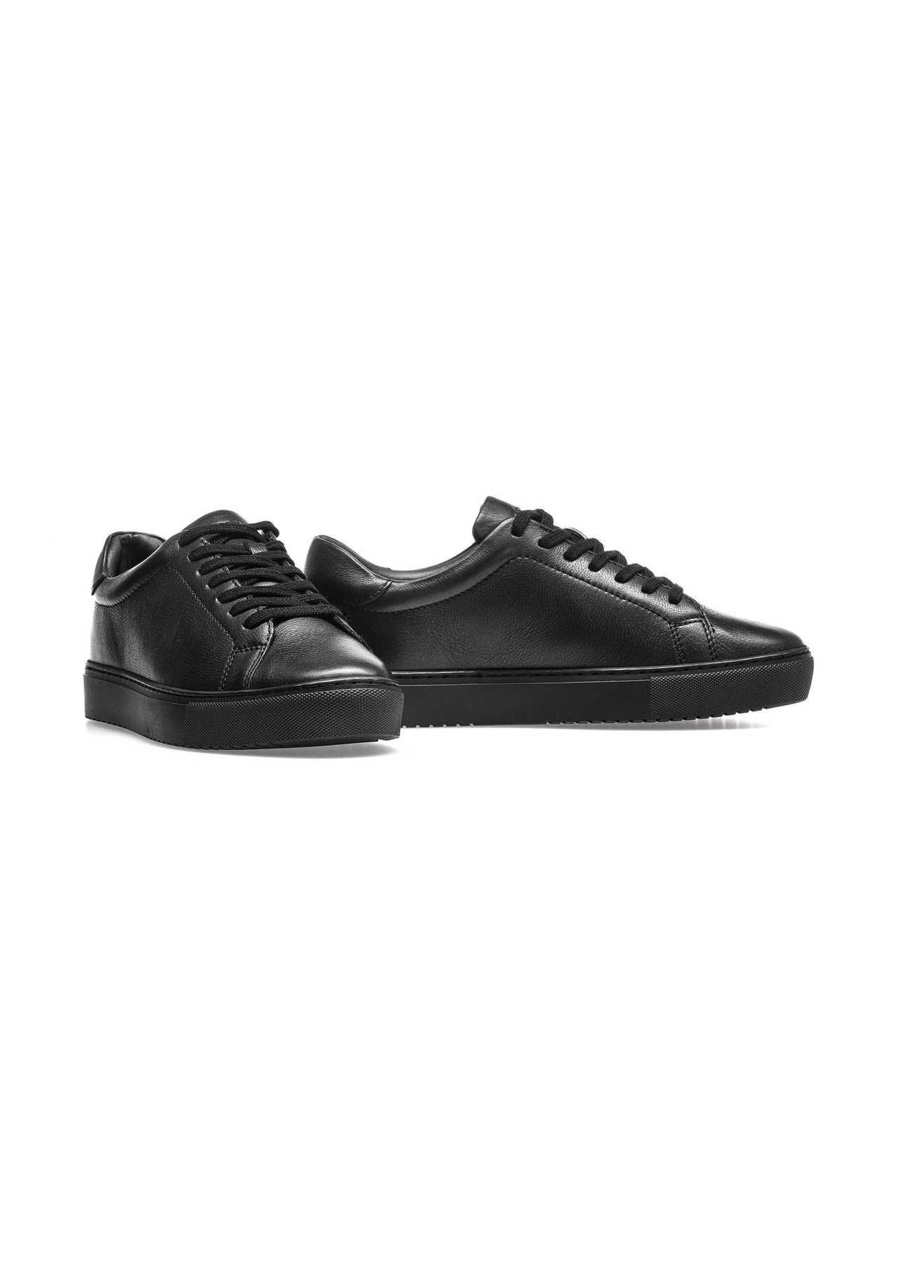 Black leather sports shoes BUTYM-0503A-99(W26), diagonal product view on white background.