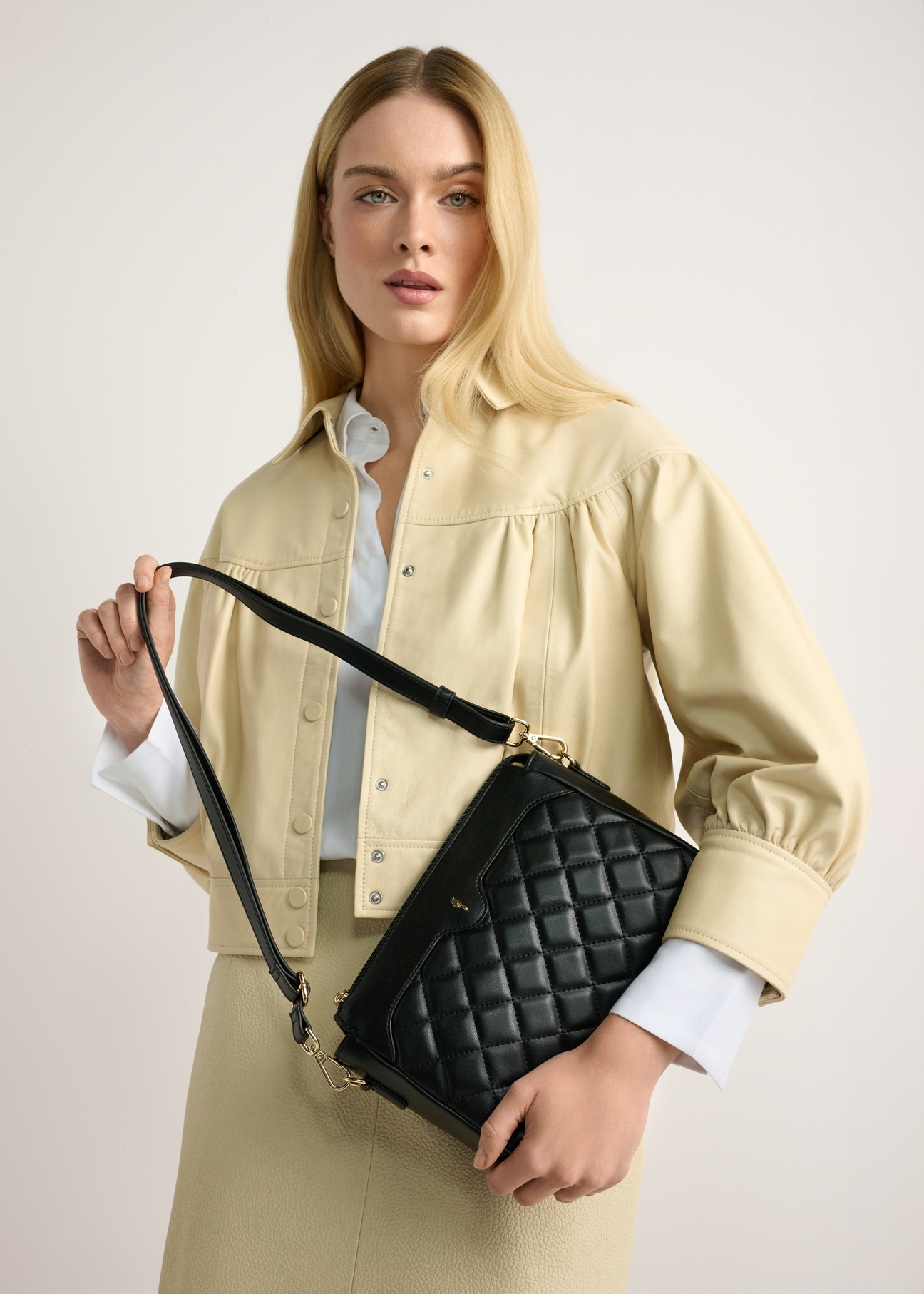 Black quilted women's handbag TOREC-1116-99(W26)