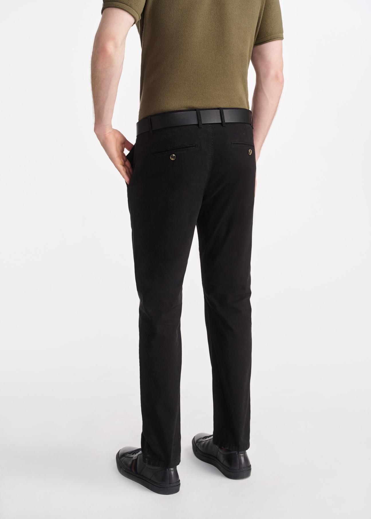 Black men's trousers SPOMT-0103A-99(Z25), product view from the back on the model. Half of the silhouette visible.