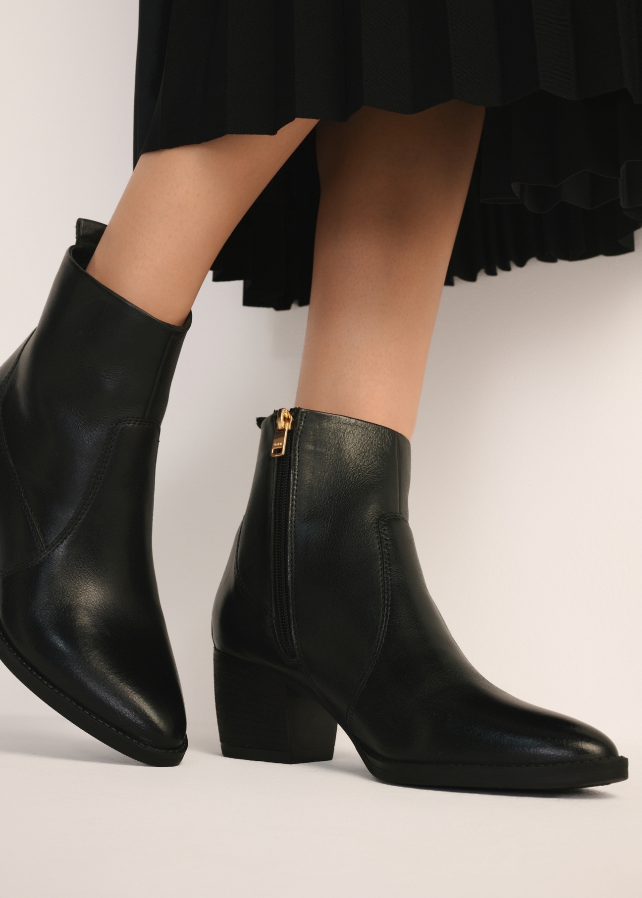 Women's leather ankle boots with heels BUTYD-1005A-99(Z25)