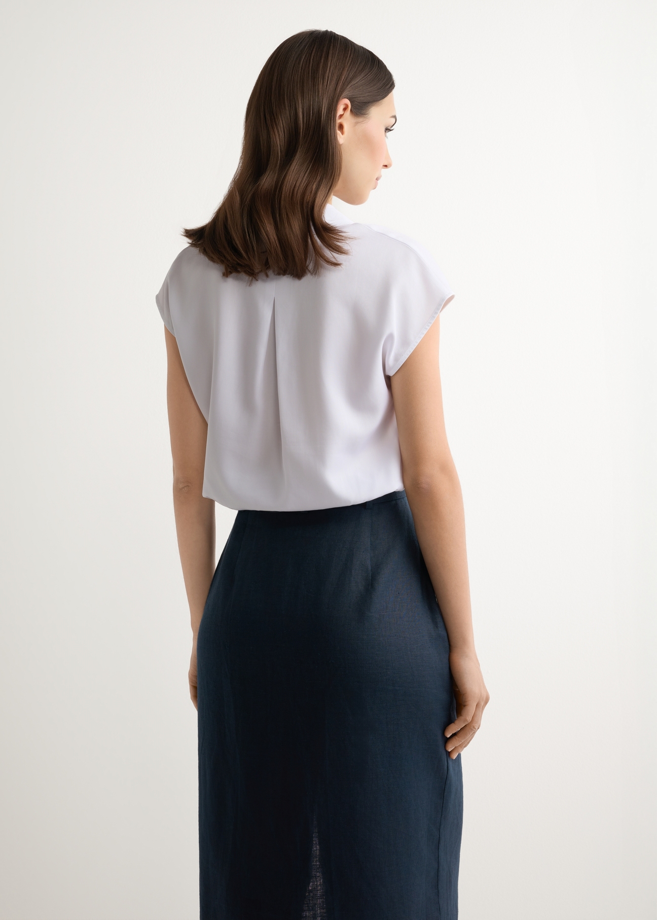 Women's white shirt KOSDT-0189-0A(W26), back view of the product on the model. Half of the silhouette visible.