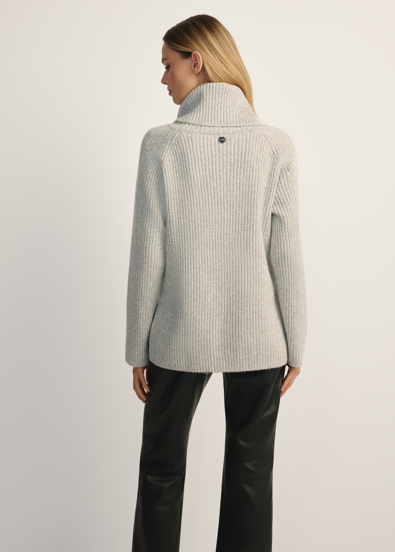 Women's gray wool-blend sweater SWEDT-0252-91(Z25), back view of the product on the model. Half of the silhouette visible.
