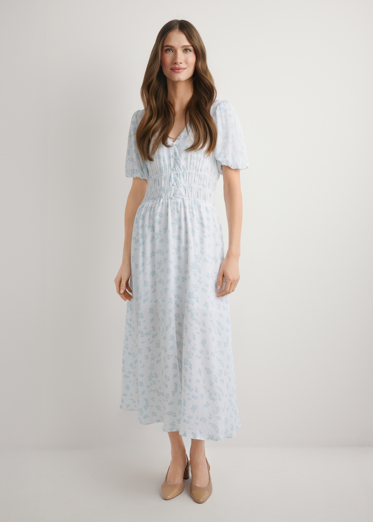 Long floral dress in white SUKDT-0191-7P(W26), front view of the product on the model. Full body visible.