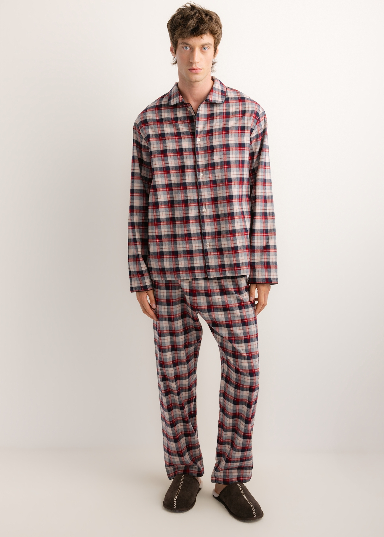 Men's two-piece pajama set PZMMT-0001-00(Z26), front view of the product on a model. Full-body view.