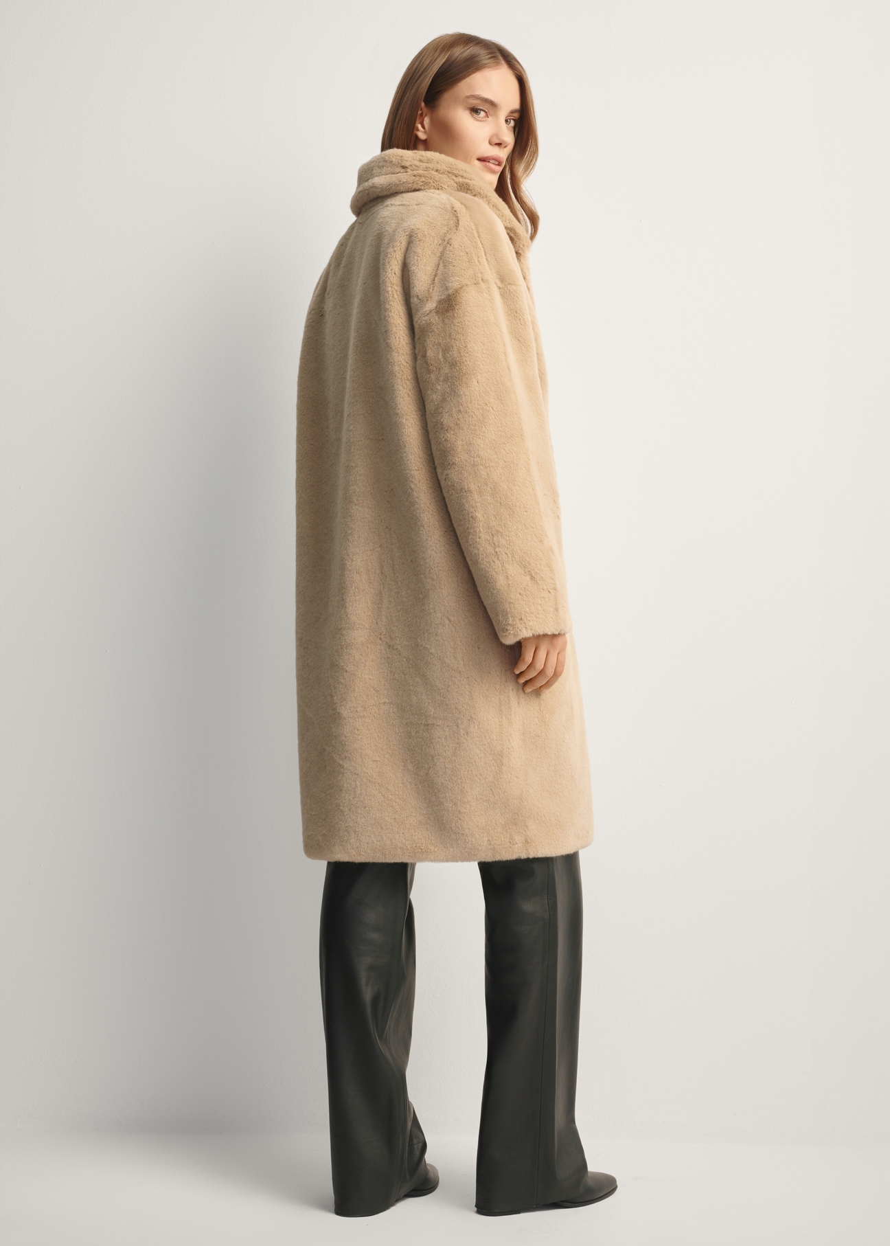 Long beige women's fur coat FUTDP-0064-81(Z25), product view from the back on the model, the whole silhouette is visible.