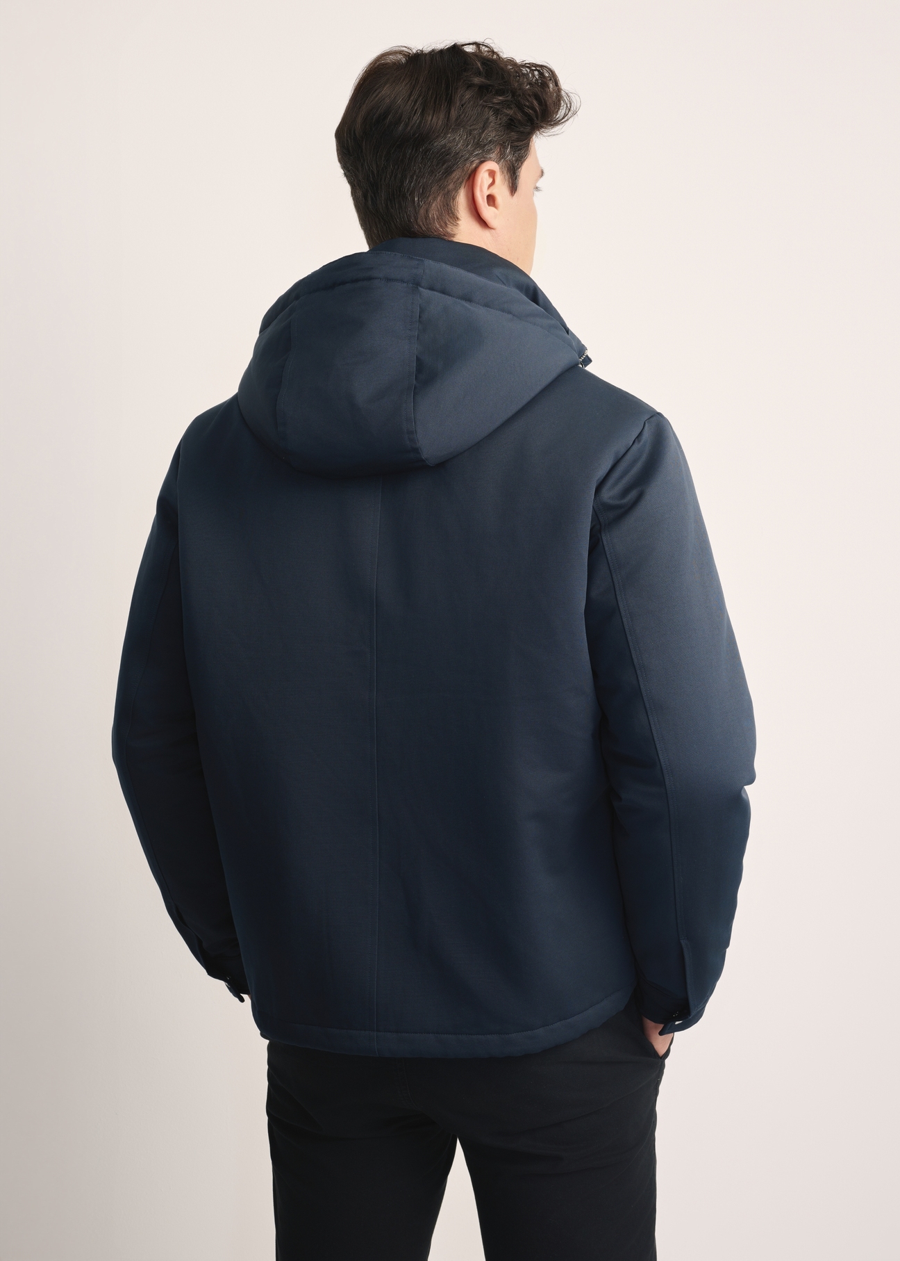 Men's navy blue jacket with hood KURMT-0386-69(Z25), product visible from the back on the model, half of the silhouette visible.