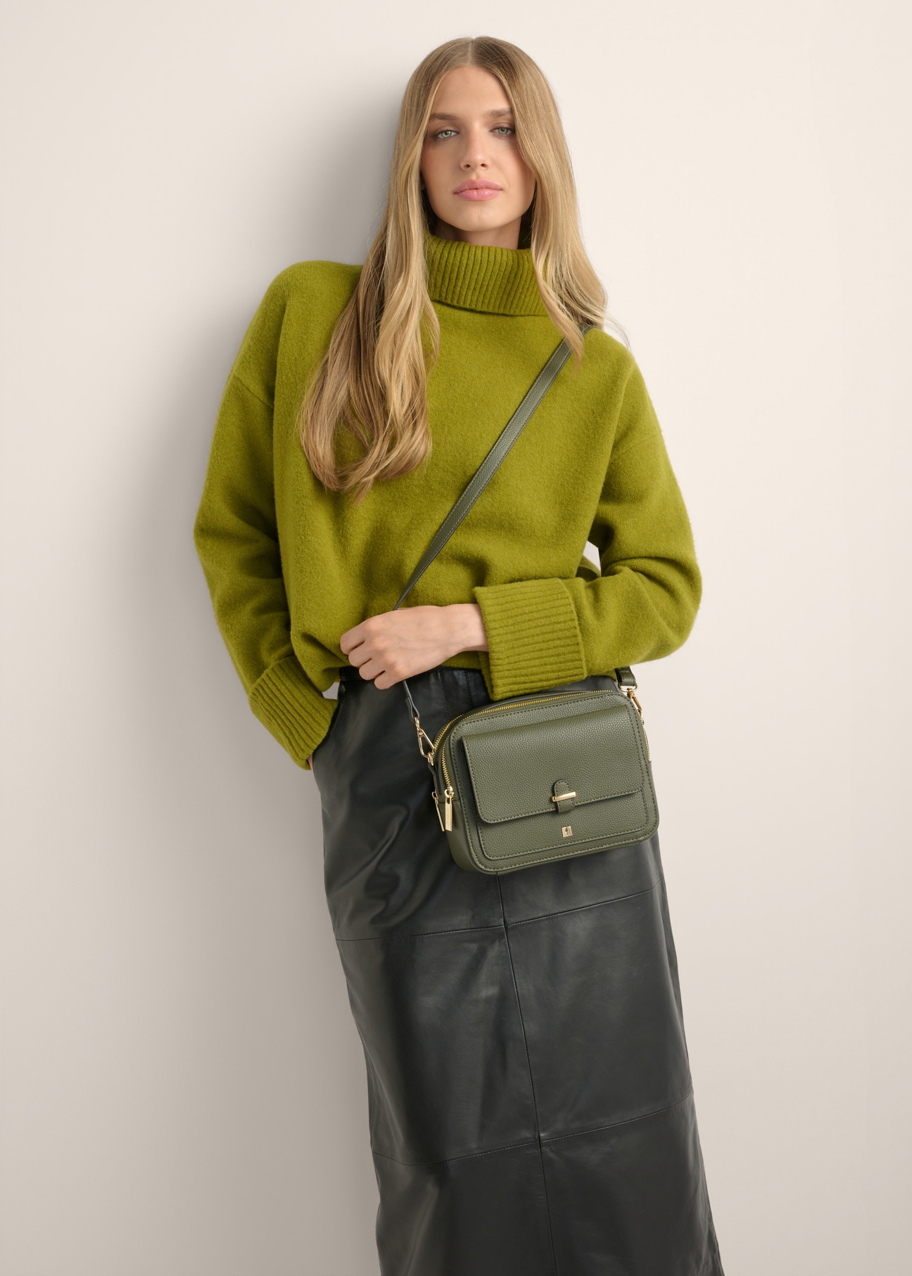 Women's khaki messenger bag TOREC-0405-8B(Z26), front view of the product on a model. Half of the silhouette visible.