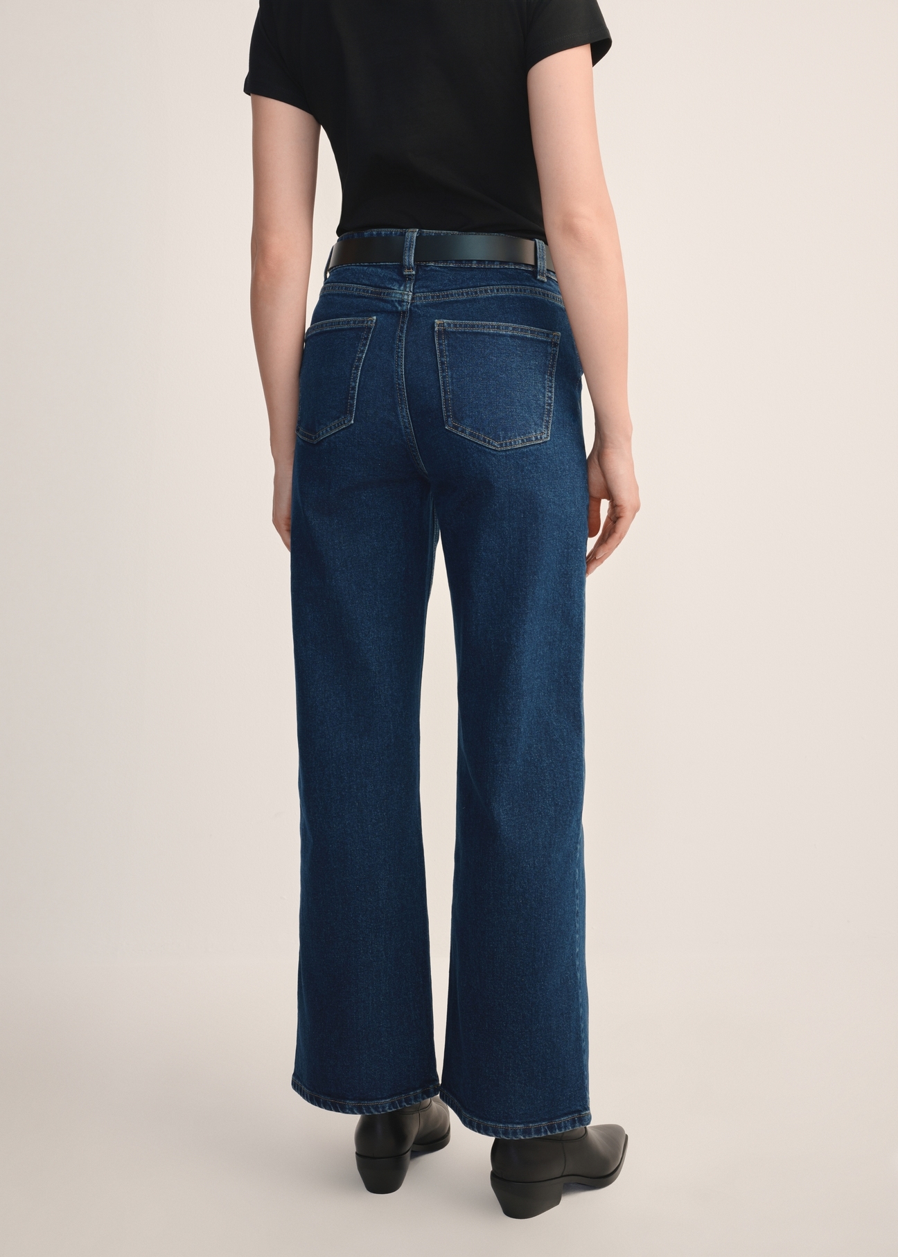 Women's navy blue denim pants JEADT-0013-69(Z25), back view of the product on the model. Half of the silhouette visible.