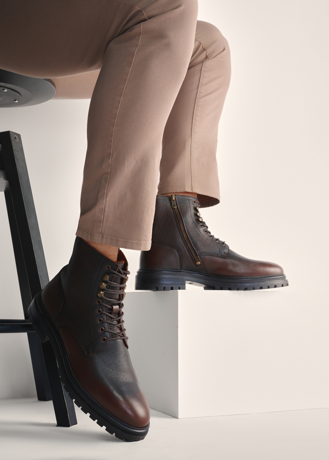 Brown men's leather ankle boots BUTYM-0518-09(Z25), product view on model's feet against a light background.