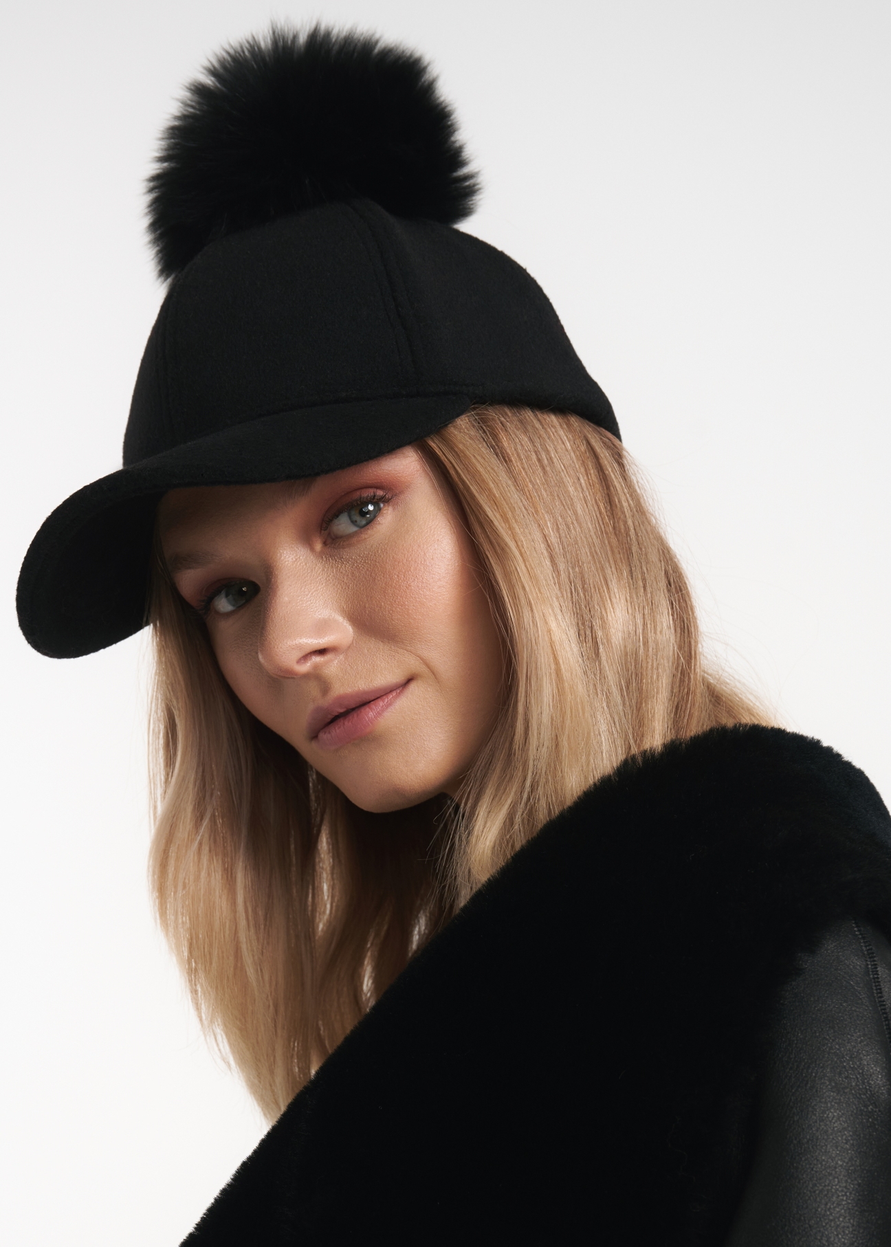 Women's cap CZADF-0040-99(Z22)-01