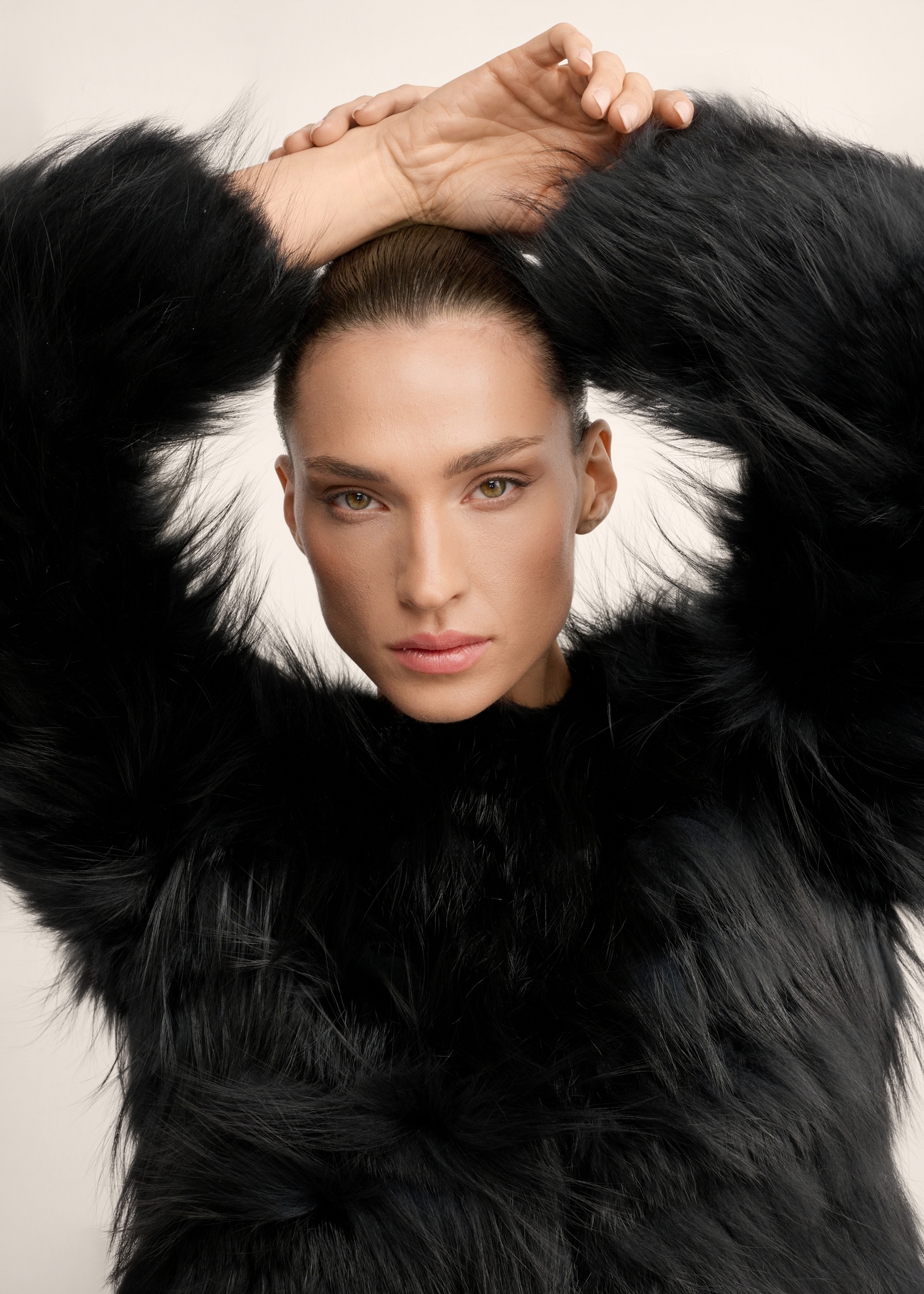 Black short natural women's fur coat FUTDF-0114-99(Z26), close-up of the product on the model's silhouette.