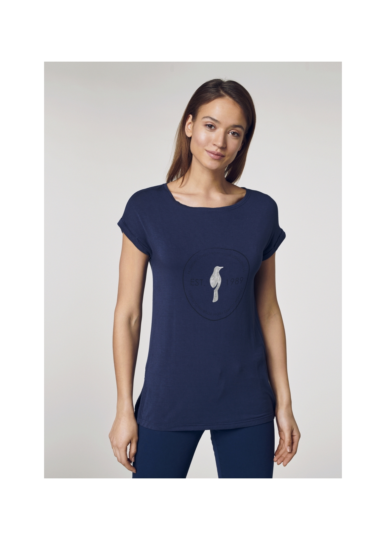 Women's elongated navy blue T-shirt TSHDT-0067-69(W21)-01