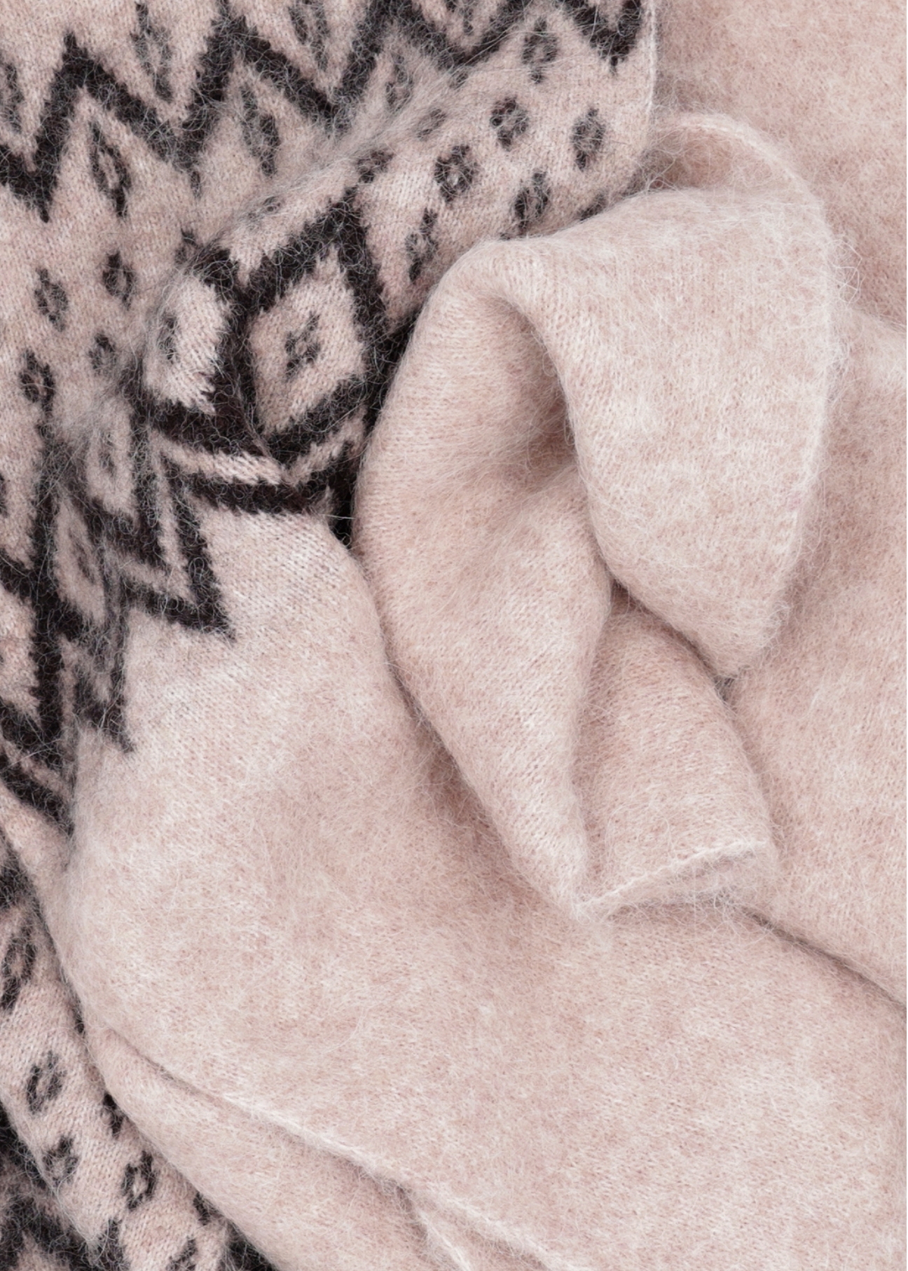 Women's wool scarf SZADT-0228-1J(Z26), close-up front view of the product on a white background.