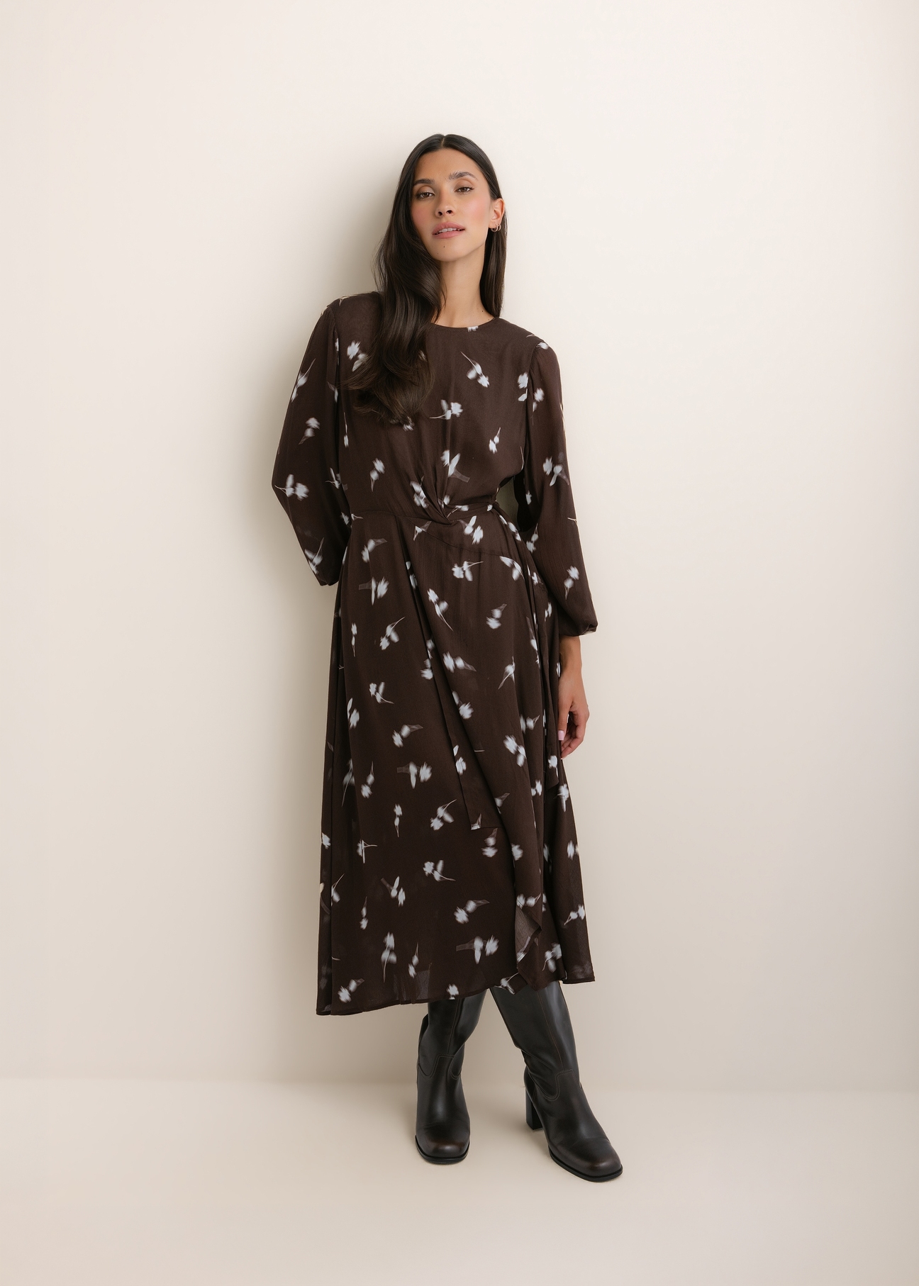 Brown floral midi dress SUKDT-0291-1P(Z26), front view of the product on the model. The entire silhouette is visible.