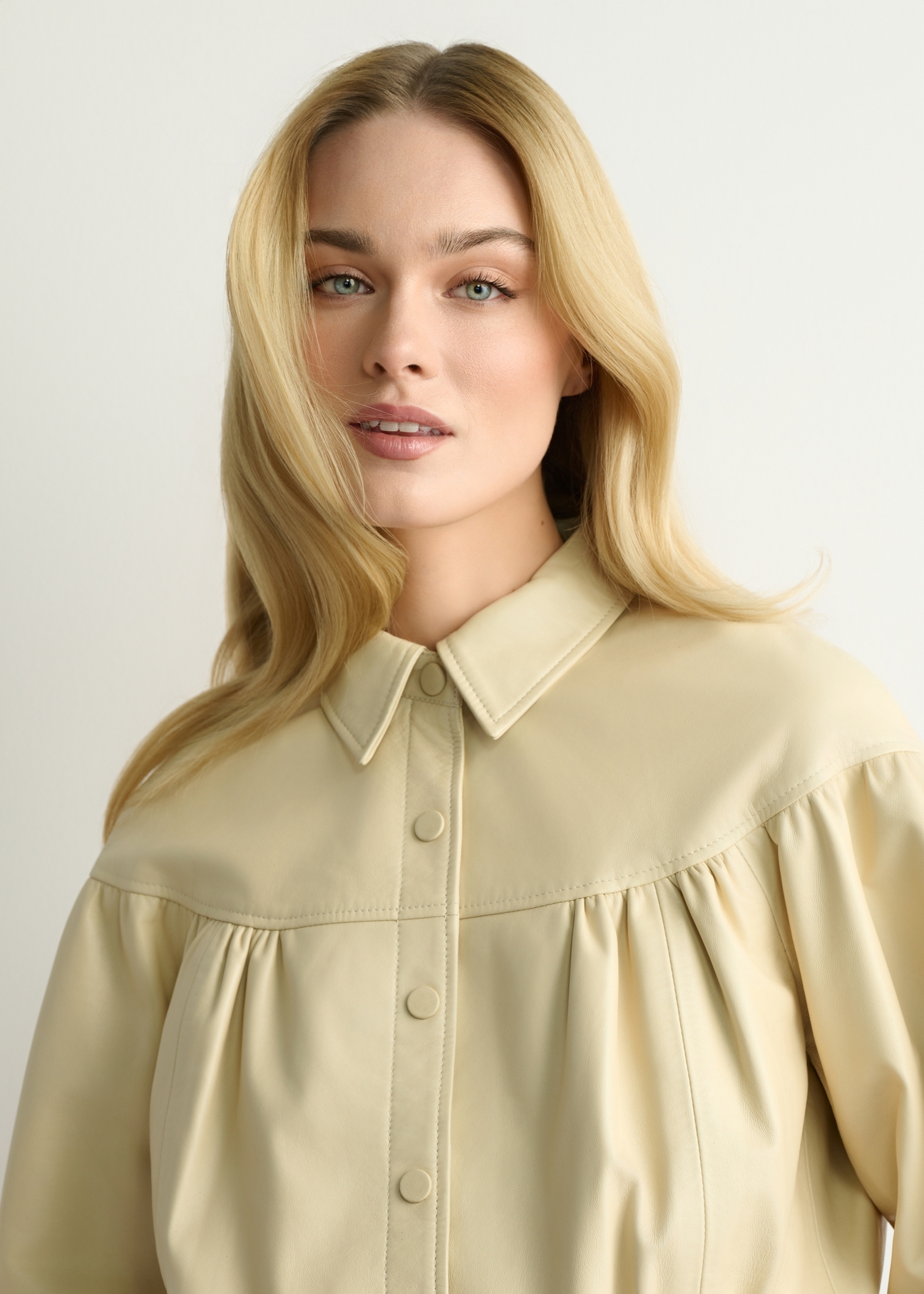 Light yellow women's leather jacket KURDS-0574-2A(W26), close-up of the product detail on the model.