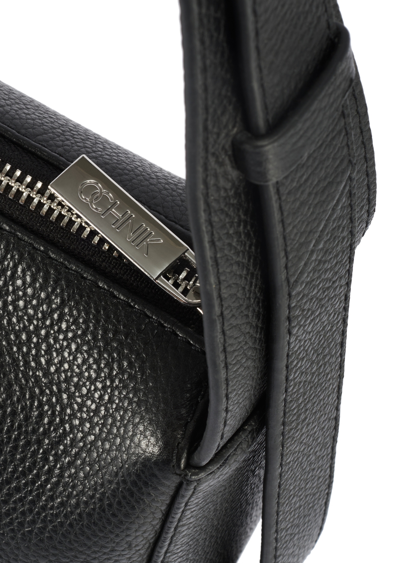 Women's black leather messenger bag TORES-1199-99(Z25), close-up of the product zipper, view on a white background.