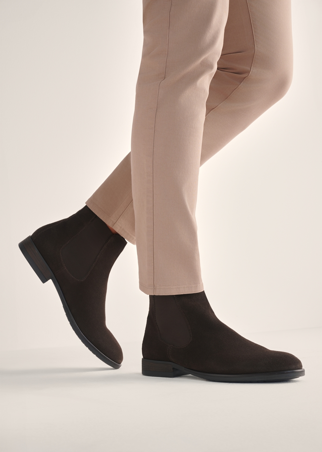 Men's brown suede Chelsea boots BUTYM-0463-90(Z25), product view on model's feet against a light background.