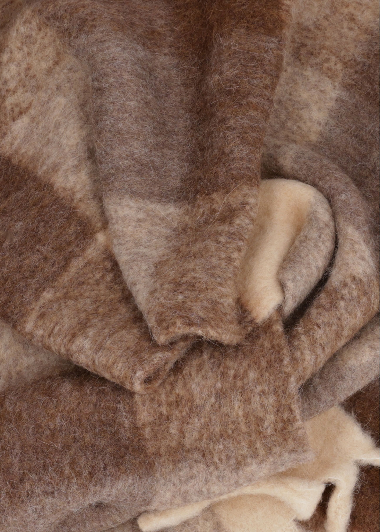 Brown women's scarf with wool SZADT-0234-1L(Z26), close-up of the product material on a white background.