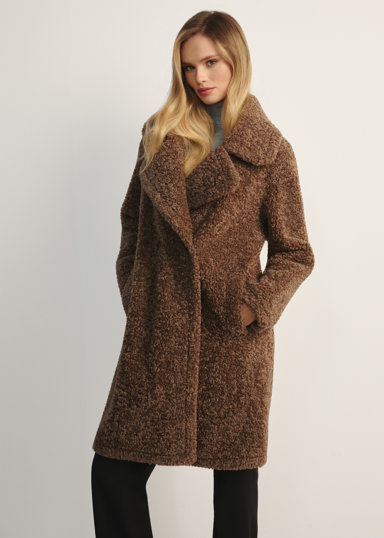 Brown women's fur coat FUTDP-0063-89(Z25)