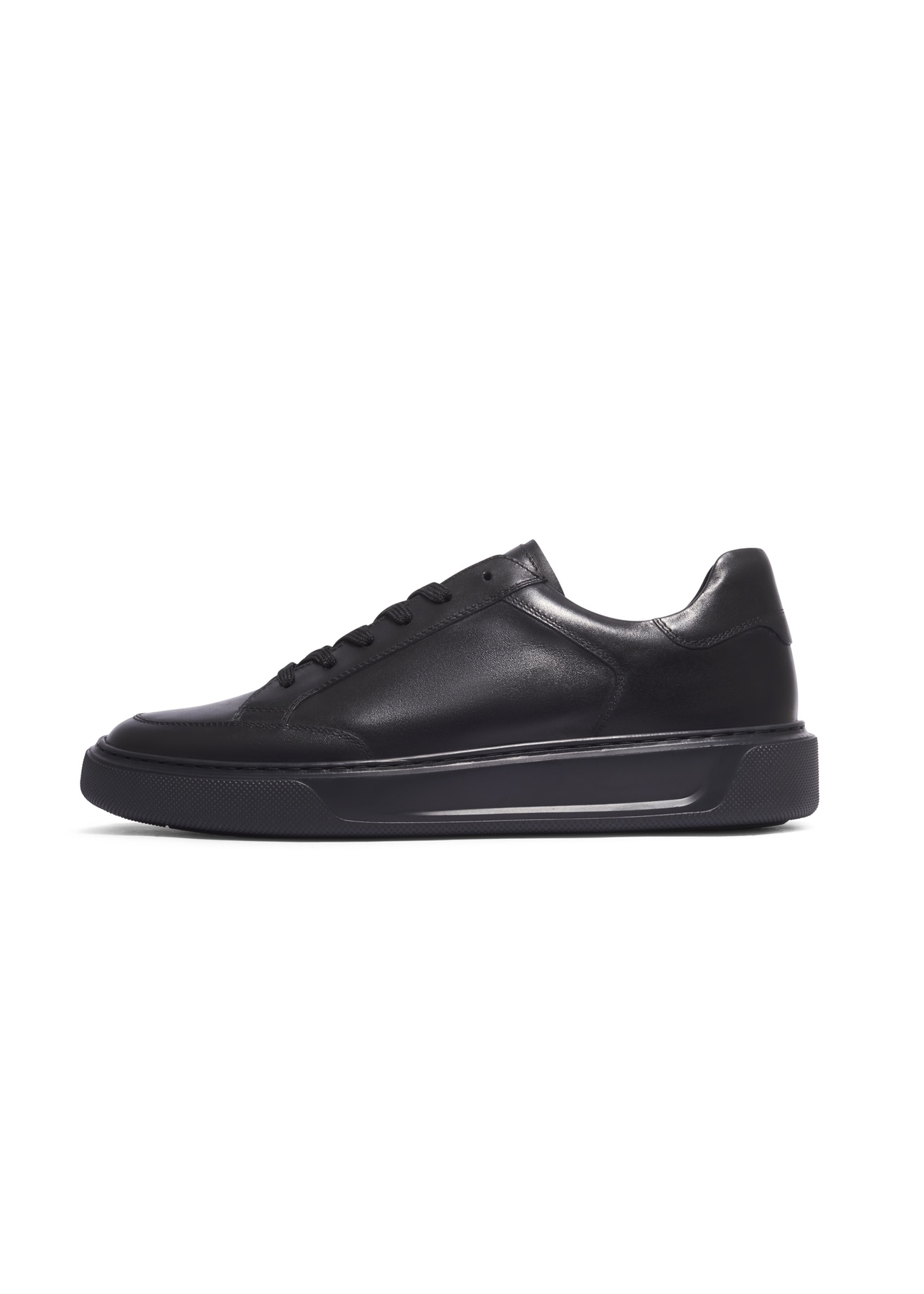 Black leather men's sports shoes BUTYM-0574-99(Z26), side view of the product on a white background.