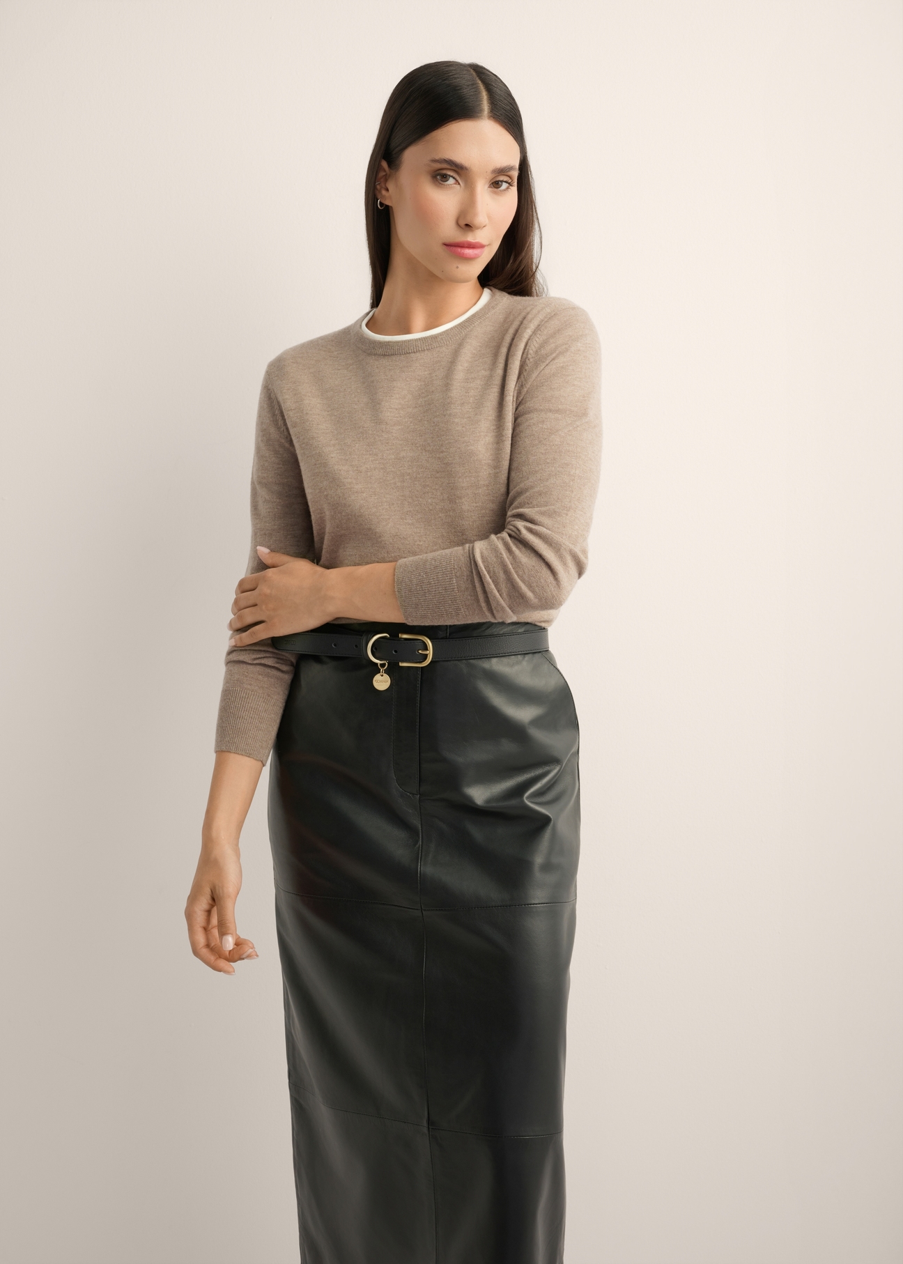 Woolen sweater in camel color SWEDT-0267-1D(Z26), product view from the front on the model, half of the silhouette visible.