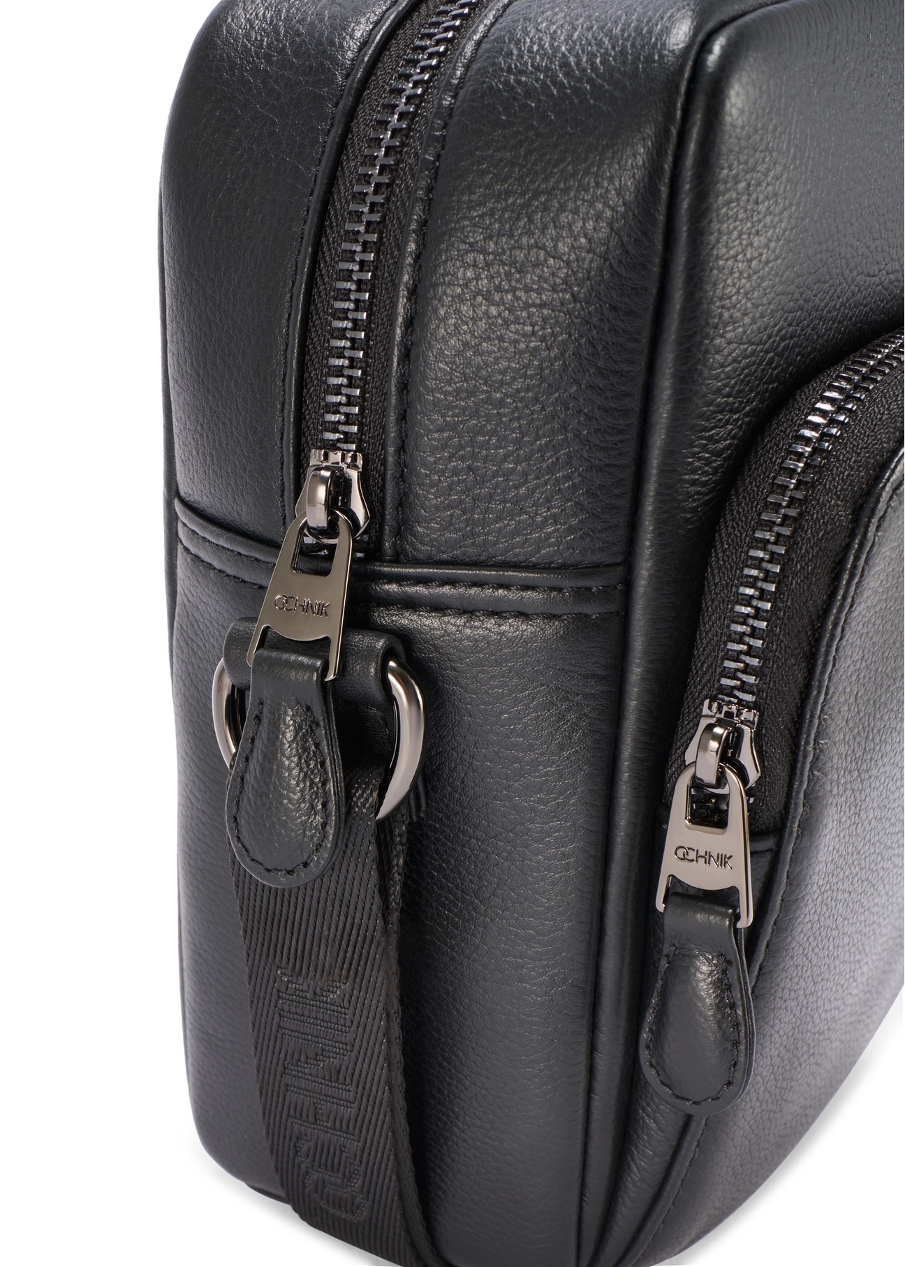 Black leather men's bag TORMS-0485R-9I(W26), close-up of product detail, view on white background.