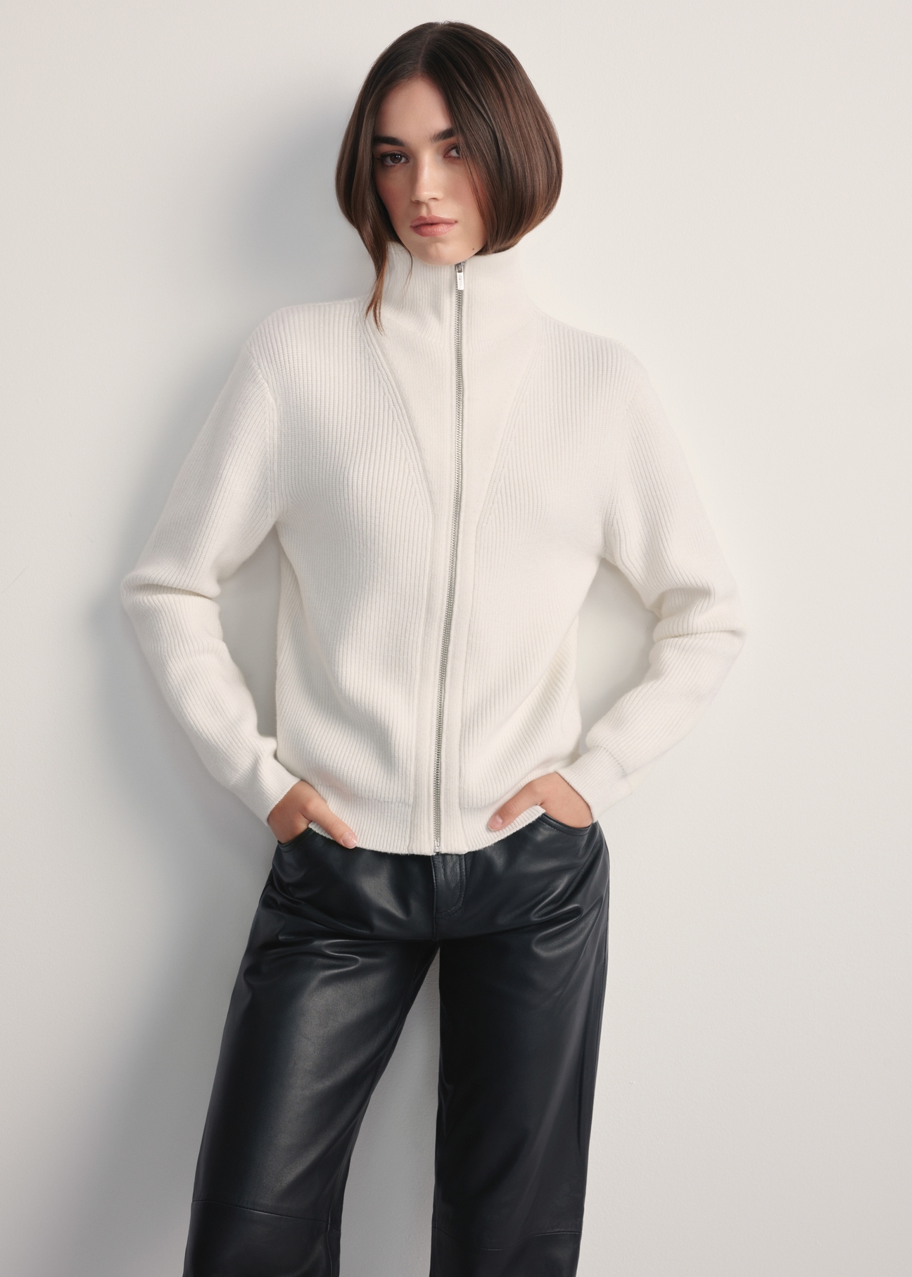 Cream women's zippered sweater SWEDT-0247-12(Z25), front view of the product on the model. Half of the silhouette visible.