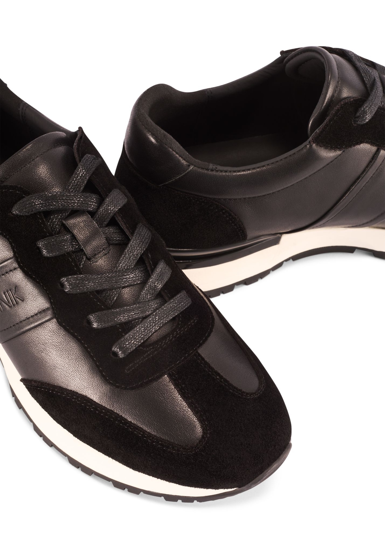 Black men's sports shoes BUTYM-0510-99(Z25) - close-up of the detail on a white background.
