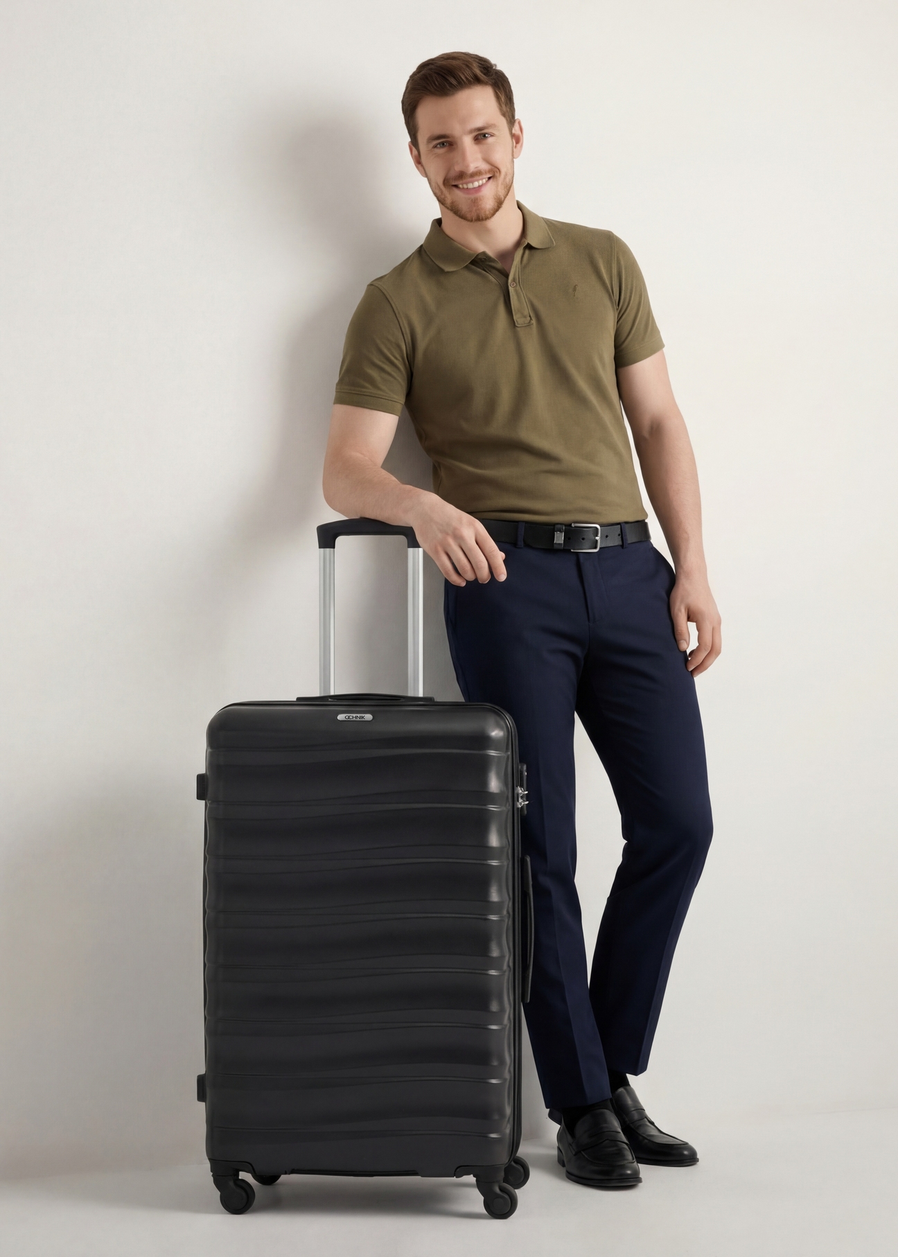 Large suitcase on wheels WALAB-0081-99-28(W26), front view of the product next to the model's silhouette.