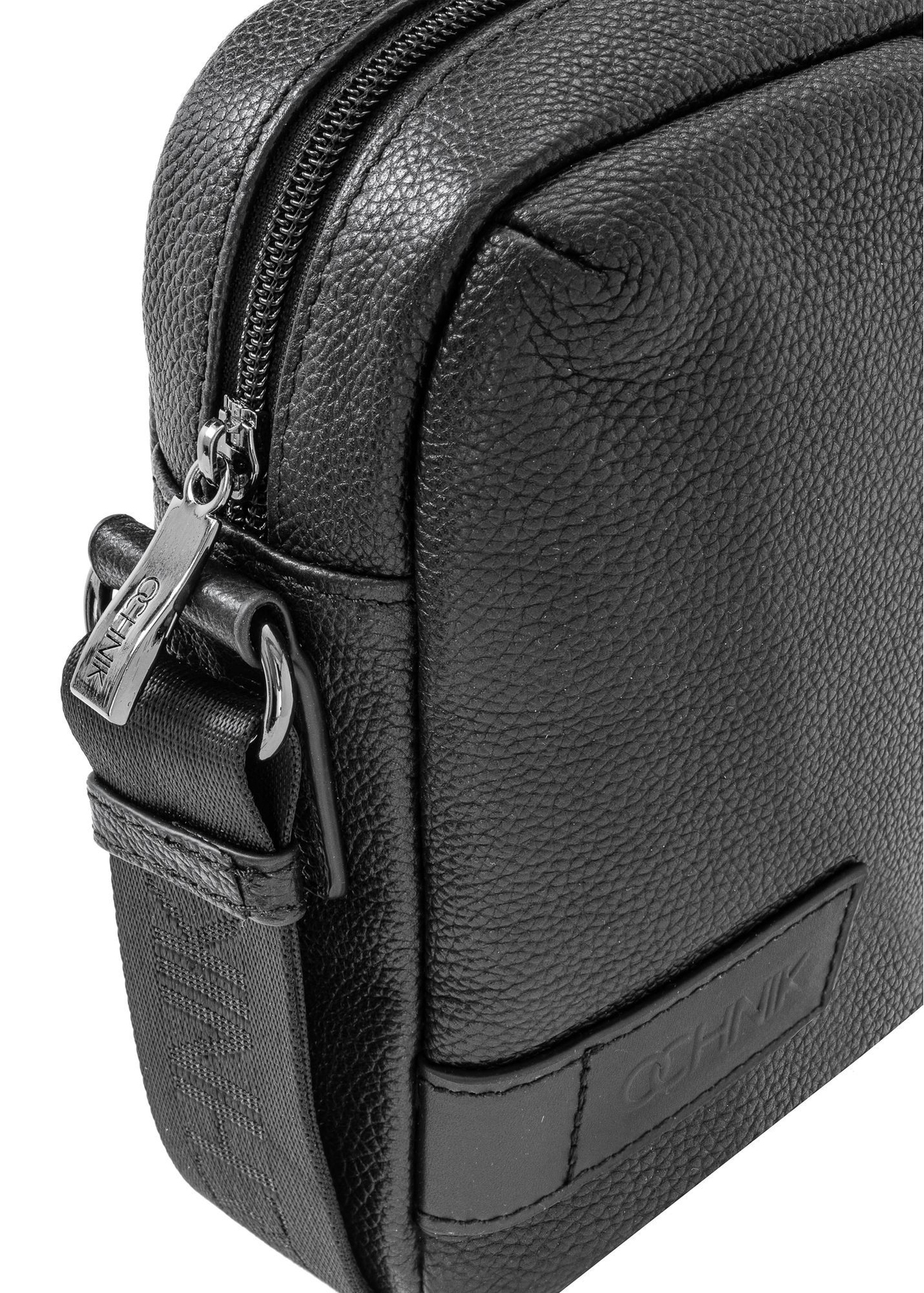 Black leather men's pouch TORMS-0439B-99(Z25) - close-up detail on white background.