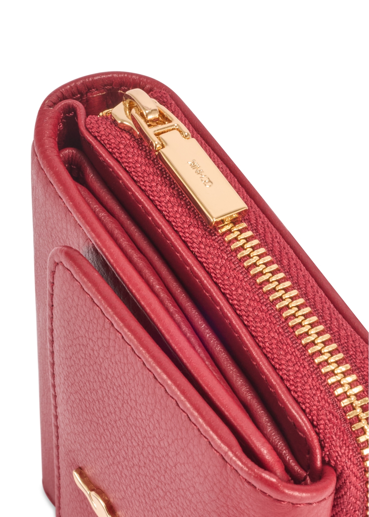 Small red leather women's wallet PORES-0990-4C(W26), close-up of product detail, view on white background.