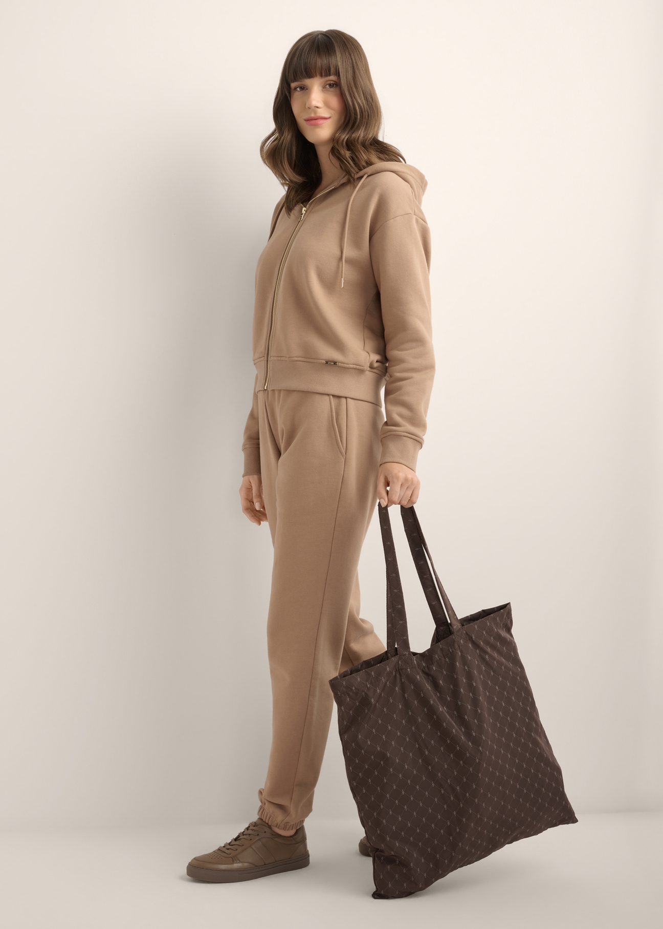 Soft dark brown bag TOREN-0361-1I(Z26) – front view of the product, shown on a model against a light background.