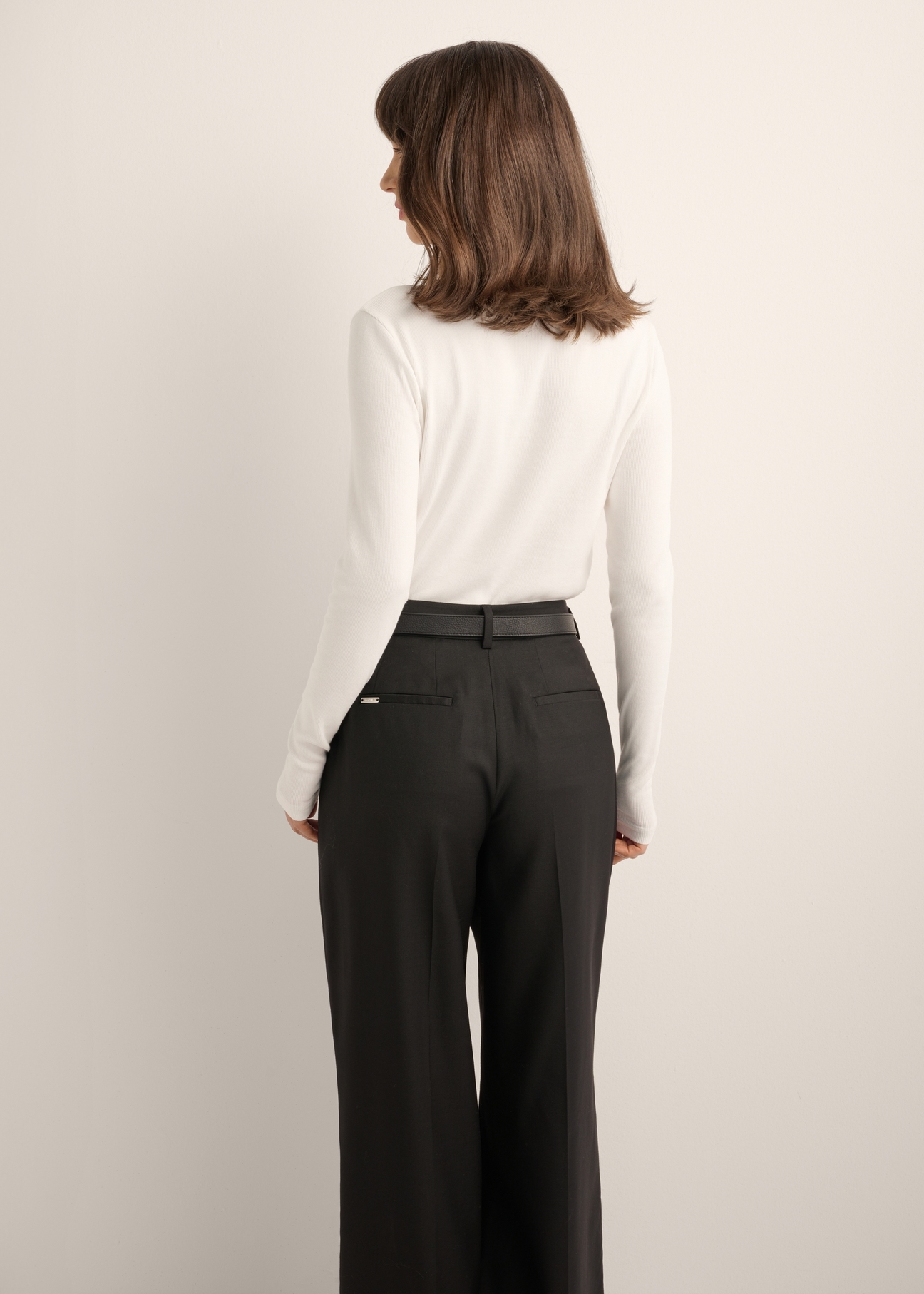 Women's cream ribbed longsleeve LSLDT-0058-0B(Z26), back view of the product on the model. Half of the silhouette visible.