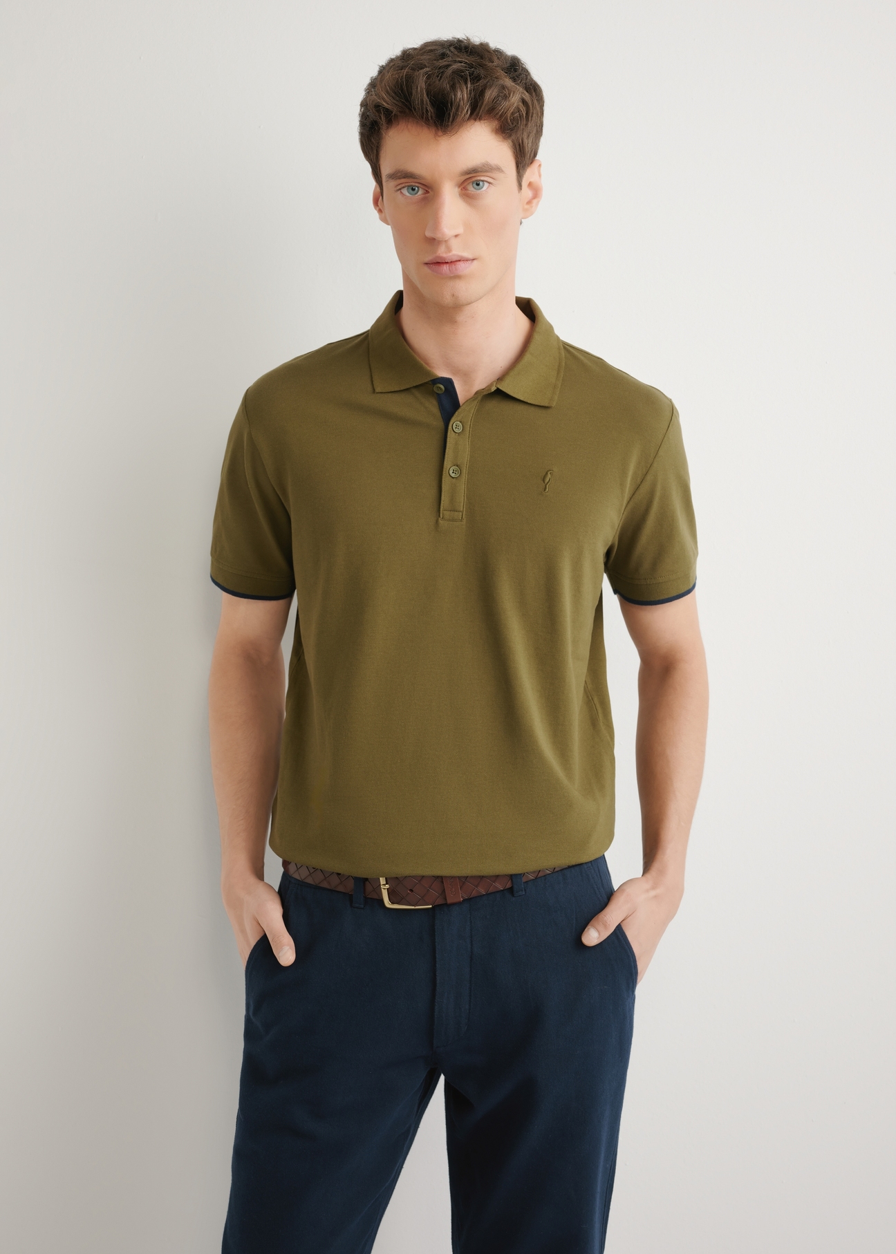Khaki cotton polo shirt POLMT-0045B-8D(W26) - front product view, modeled against a light background. Half-length silhouette visible.