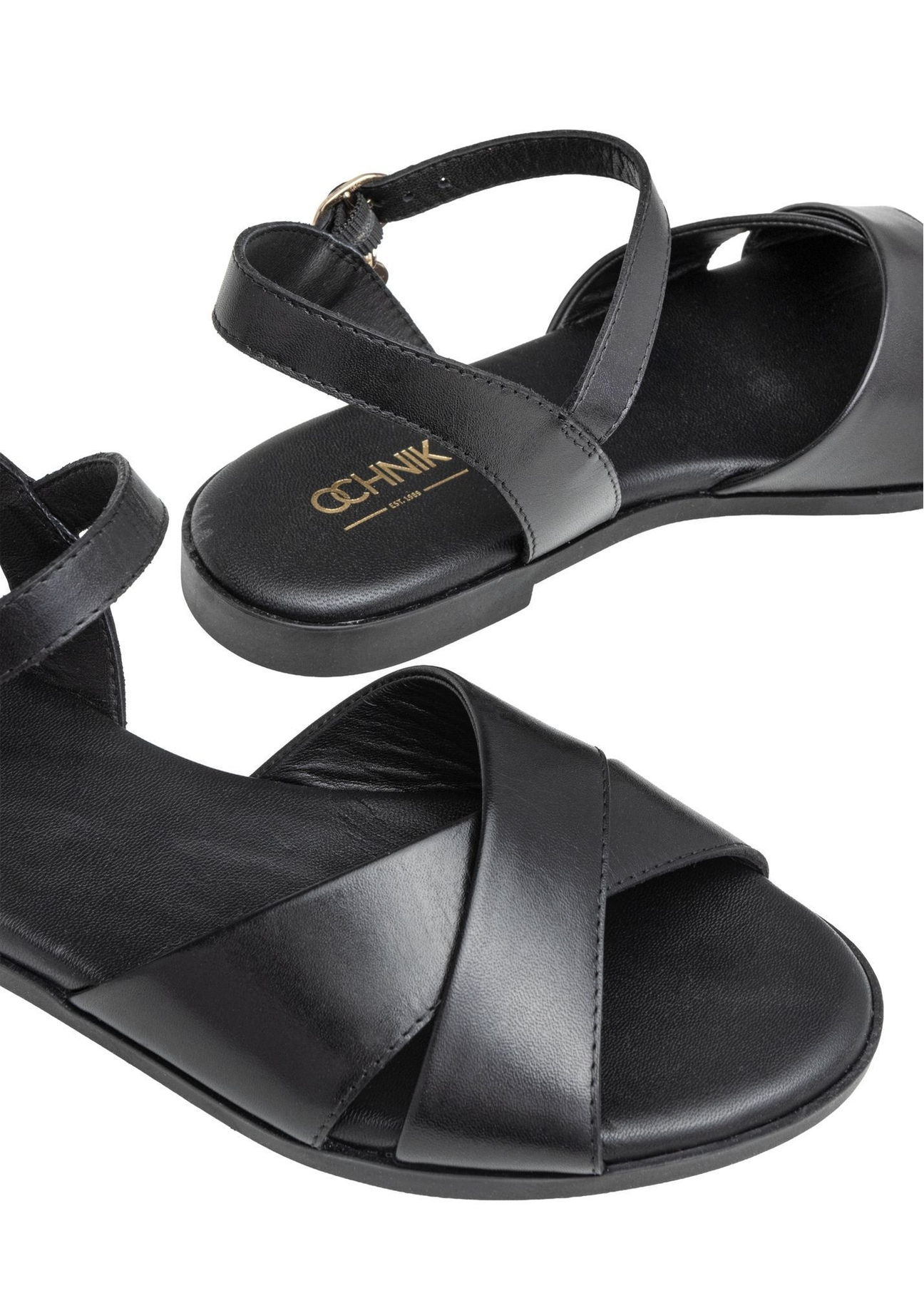 Women's leather sandals in black BUTYD-1259-99(W26), close-up of the product on a white background.