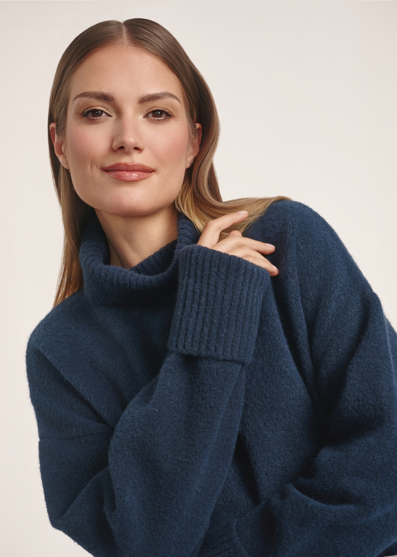 Navy blue women's turtleneck SWEDT-0249-68(Z25), product visible from the front on the model, close-up of the model's face.