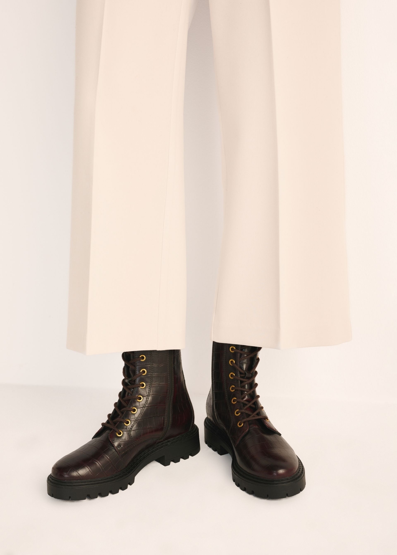 Burgundy women's croco ankle boots BUTYD-1192-4E(Z26), product view on a model on a white background.