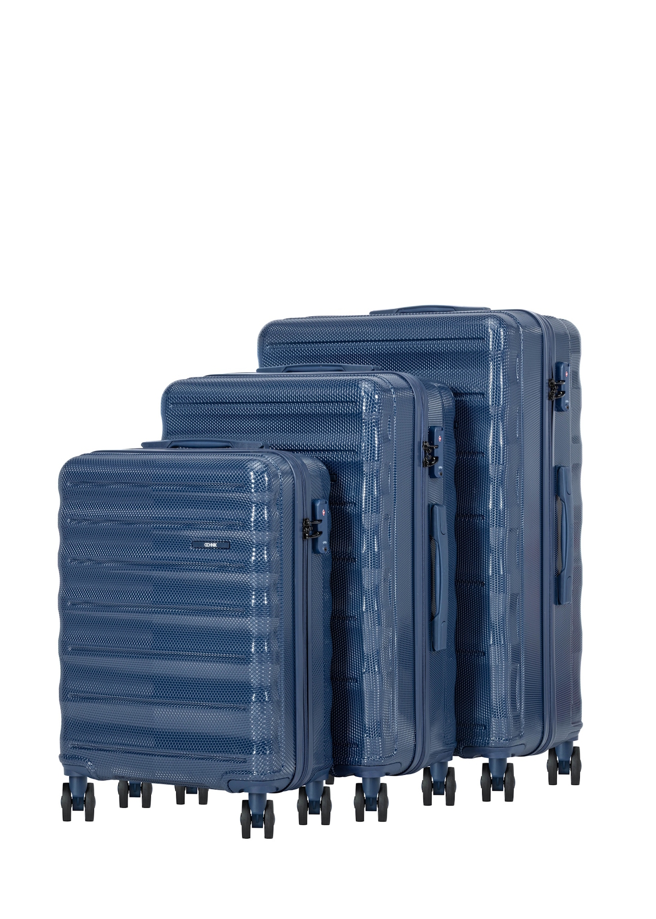 Set of 19'/24'/28' wheeled suitcases WALPC-0015-7D(W26), diagonal view of the products on a white background.