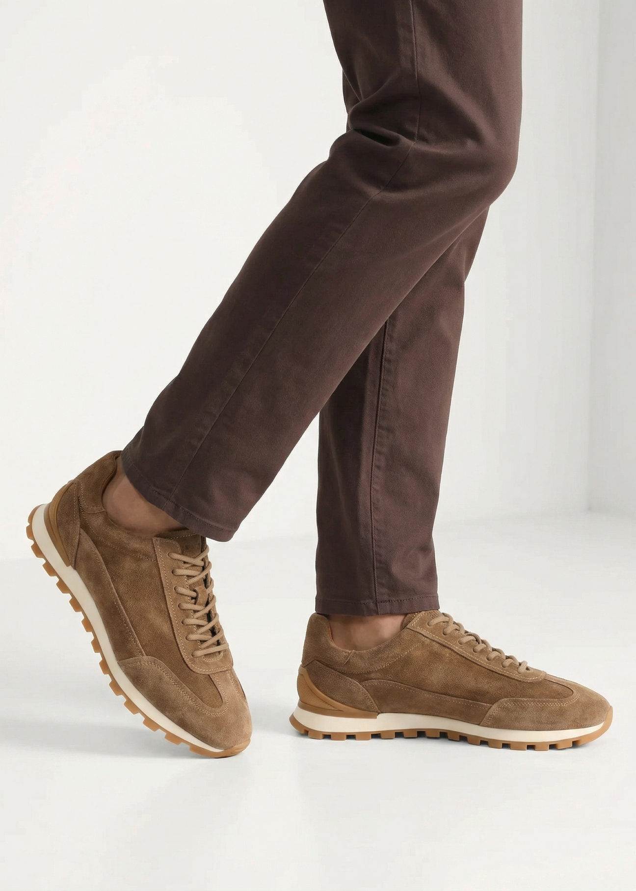 Men's suede shoes in cool beige color BUTYM-0542-1K(W26), side view of the product on the model's feet.