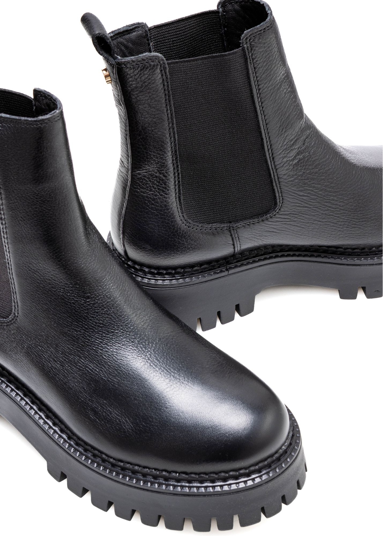 Women's black Chelsea boots BUTYD-1182-99(Z25) - close-up of the detail on a white background.