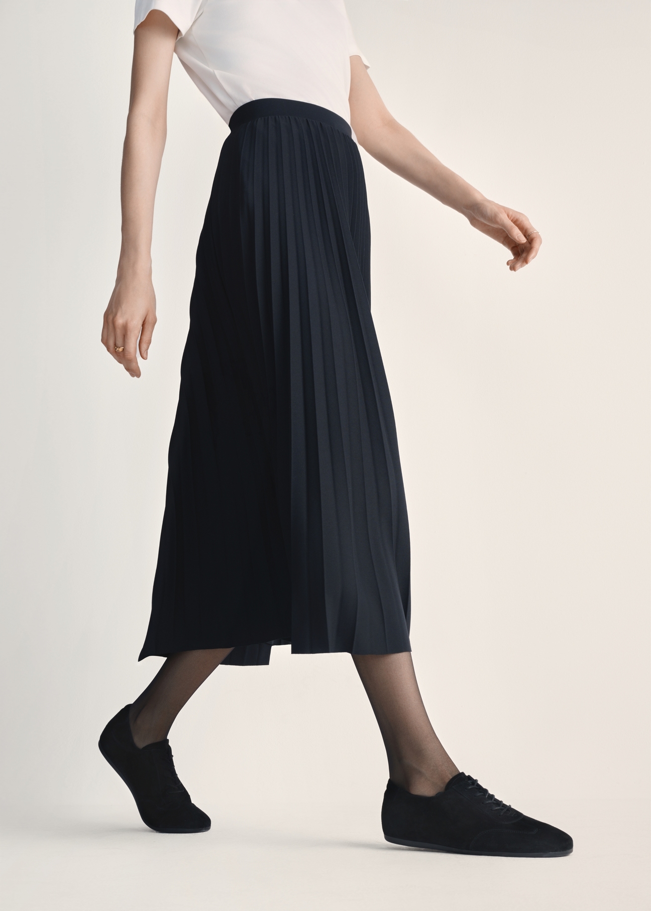 Women's leather shoes in black BUTYD-1215-99(Z25), view of the product on the model's feet against a light background.