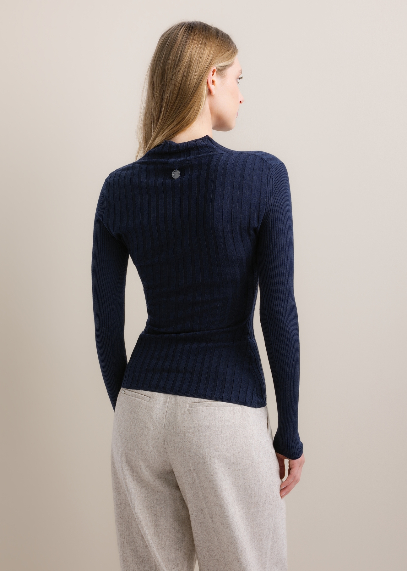 Dark navy blue women's cashmere sweater SWEDT-0288-7E(Z26), product view from the back on the model. Half of the silhouette visible.