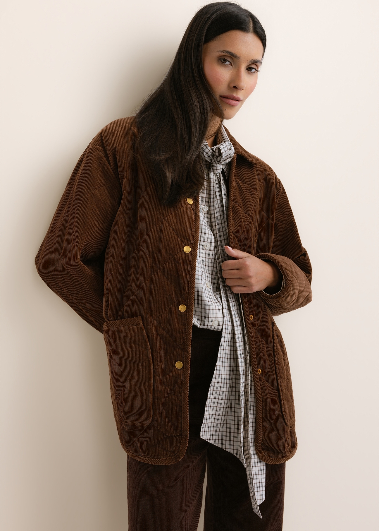 Brown women's jacket with a collar (model KURDT-0696-1H(Z26)); front view of the product on a model, showing the upper half of the figure.