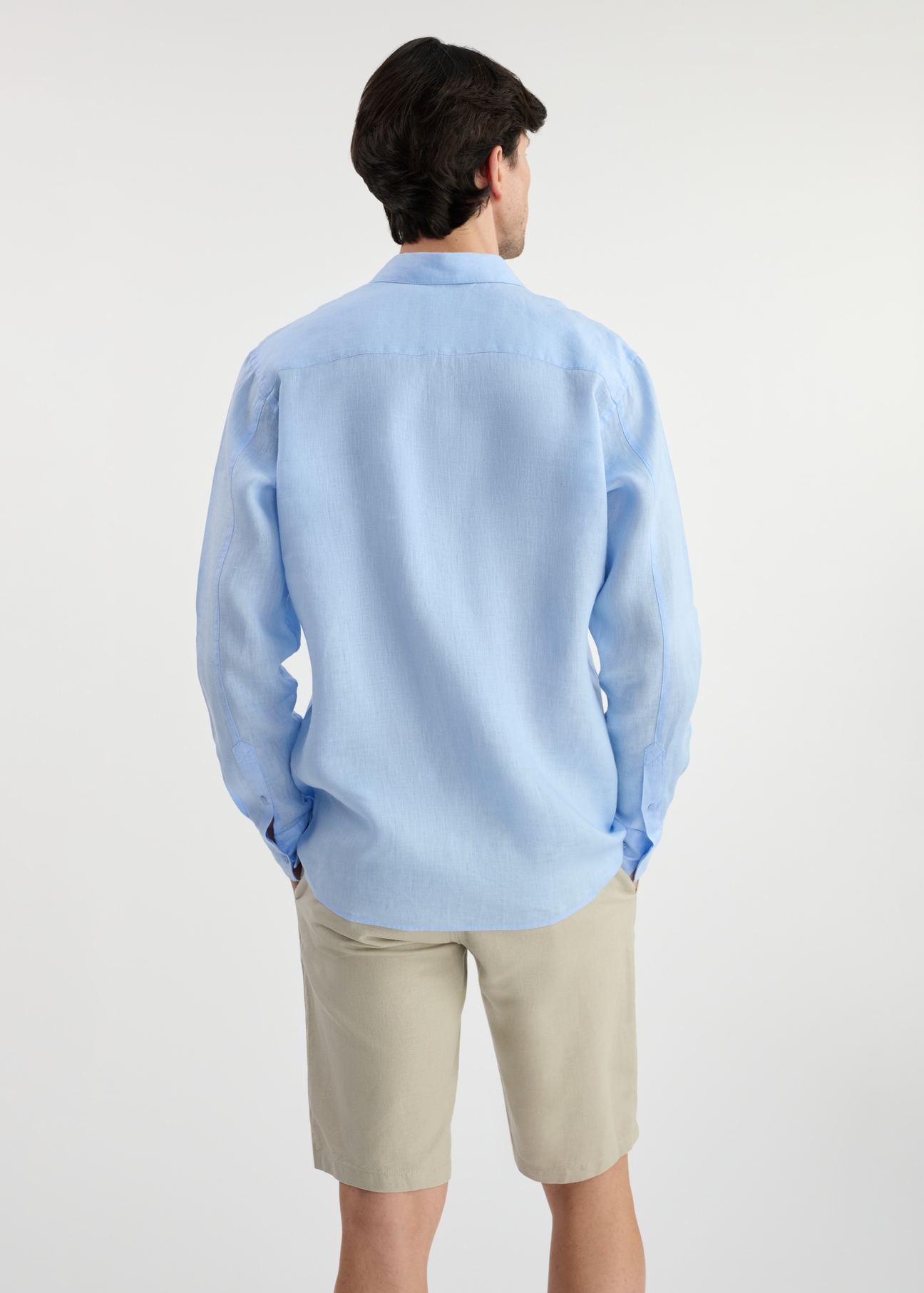 Light blue linen men's shirt KOSMT-0321-60(W25) - back view on the model on a white background. Half of the silhouette visible.