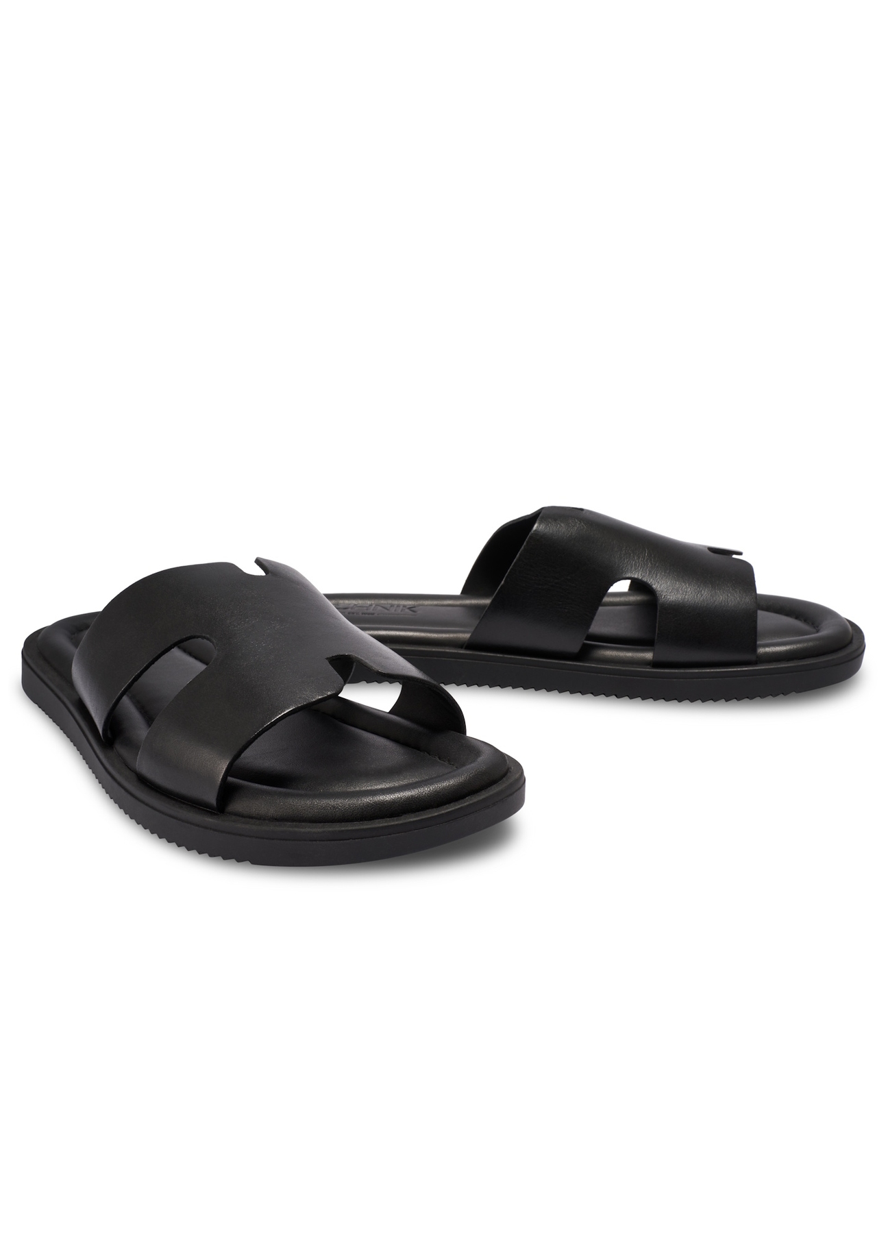 Black leather men's flip-flops BUTYM-0535-99(W26), diagonal product view on a white background.