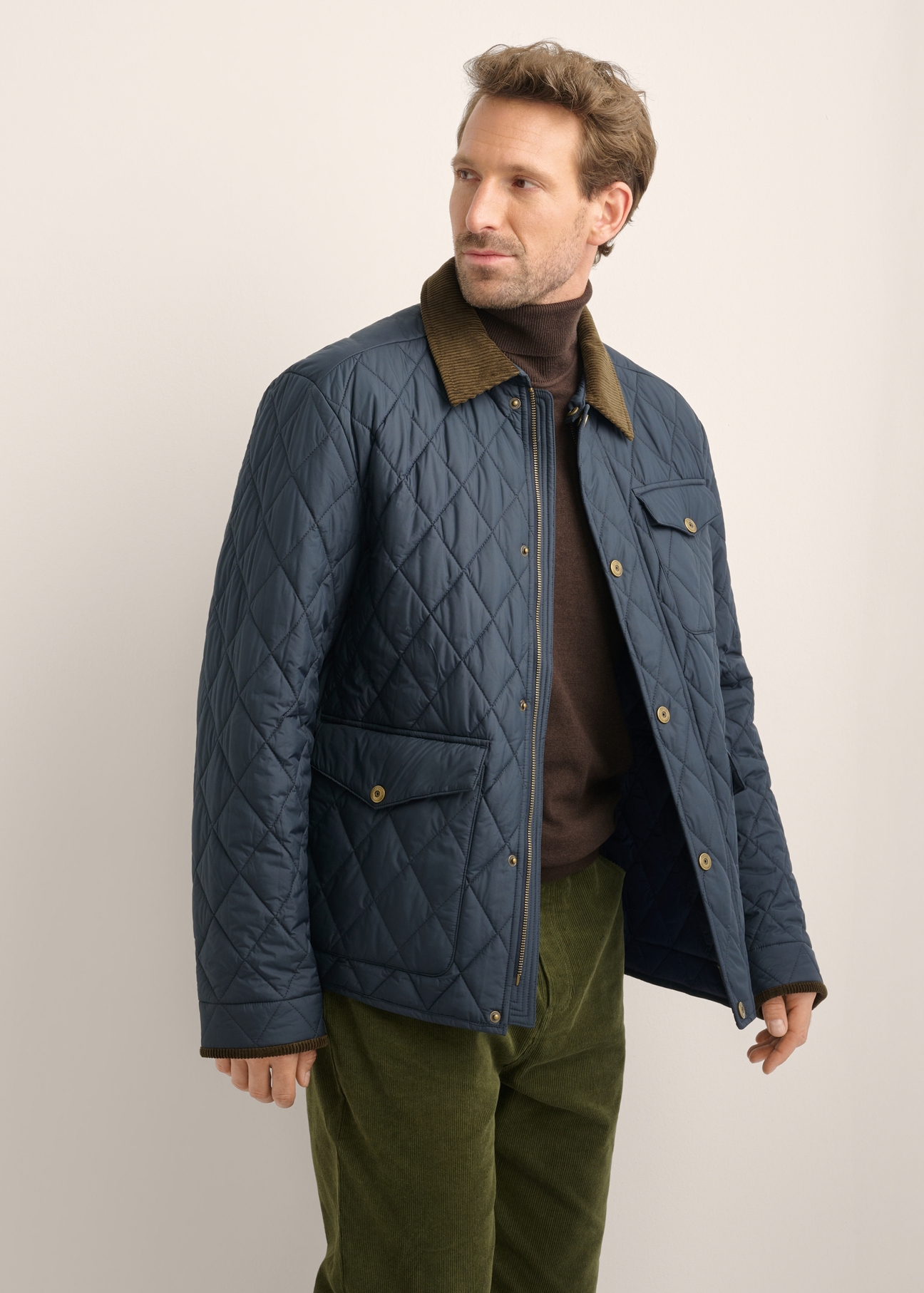 Men's navy blue quilted jacket KURMT-0427-7E(Z26), front product view on model. Half silhouette visible.
