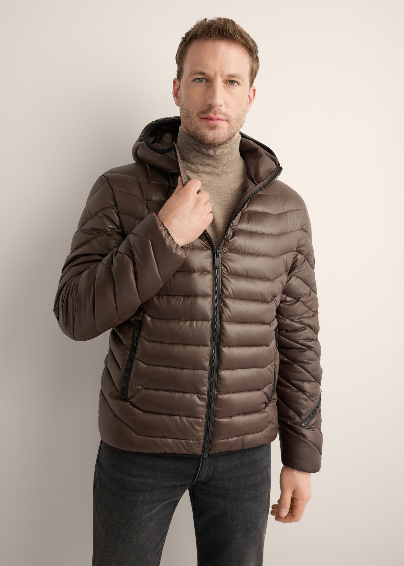 Men's brown jacket KURMT-0380-1I(Z26), front view of the product on the model. Half of the silhouette visible.