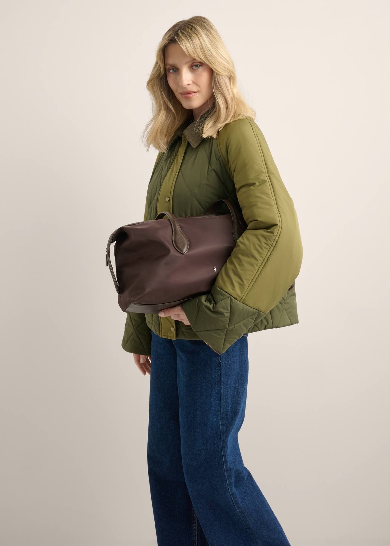 Large dark brown shopper bag TOREN-0354-9I(Z26), front view of the product on a model. Half of the silhouette visible.
