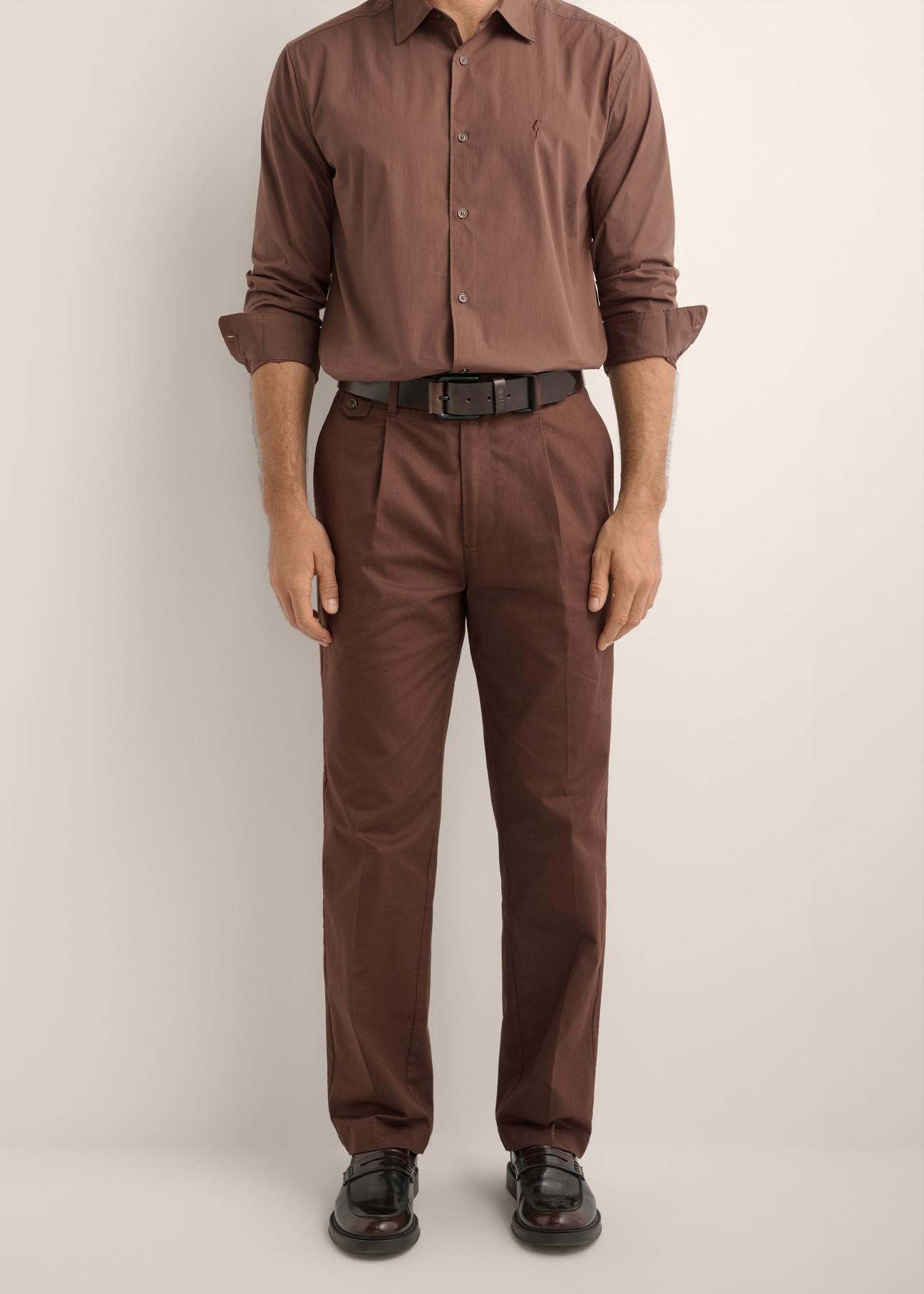 Men's brown cotton trousers SPOMT-0125-1H(Z26), front view of the product on the model. Half of the silhouette visible.